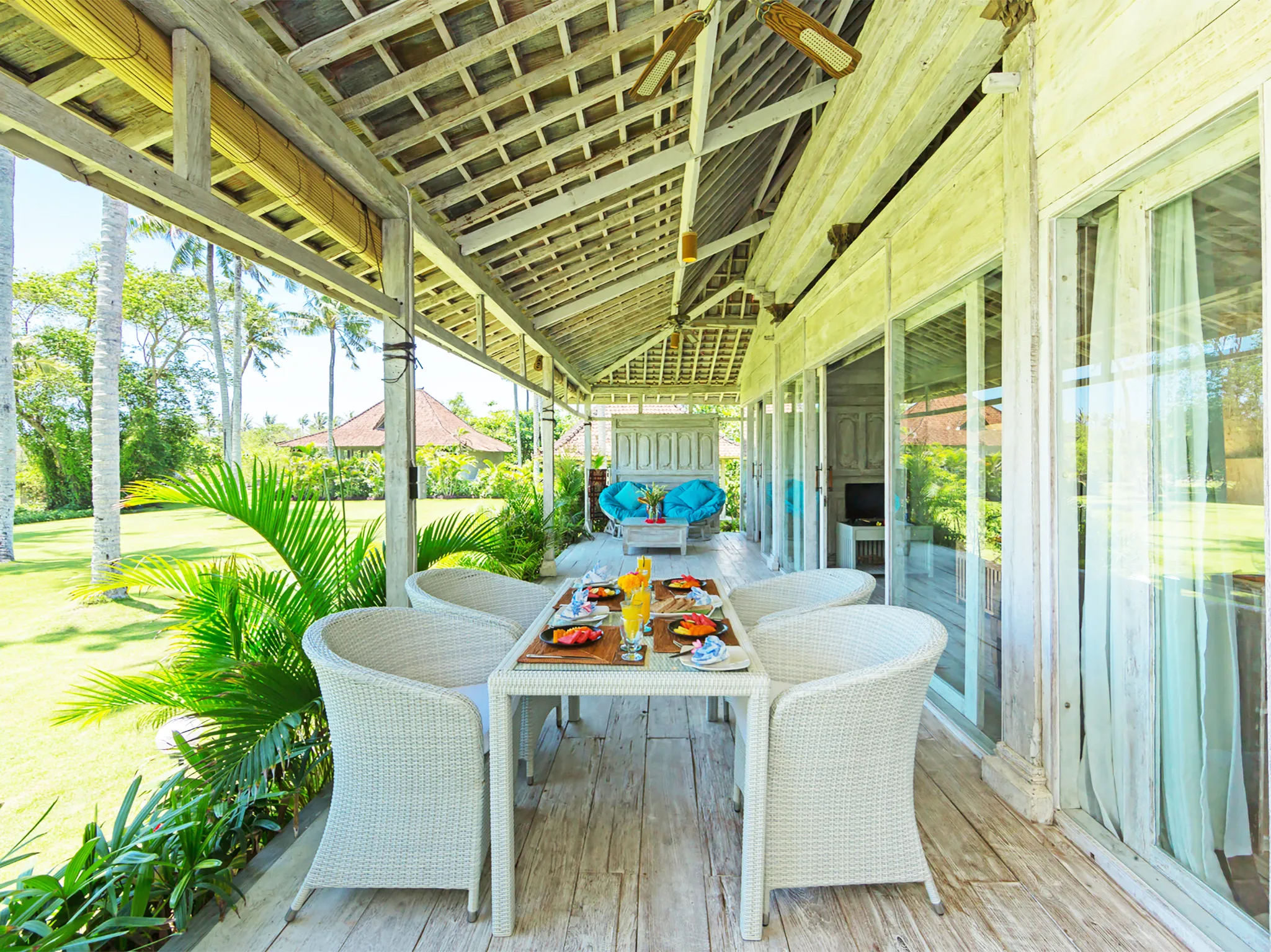 Villa Sungai Tinggi - Joglo dining area setting