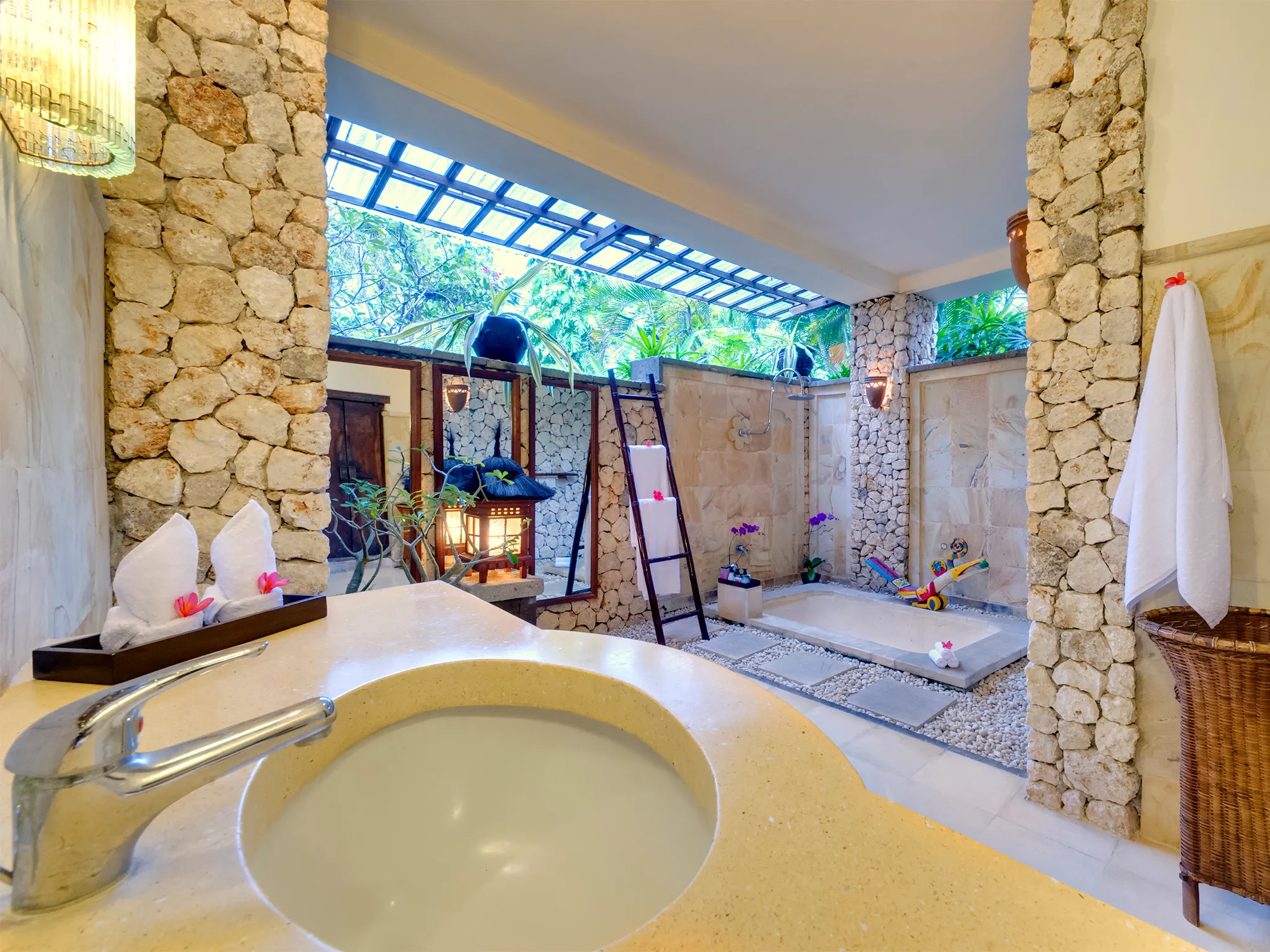 Villa Sungai Tinggi - Guest bathroom 2