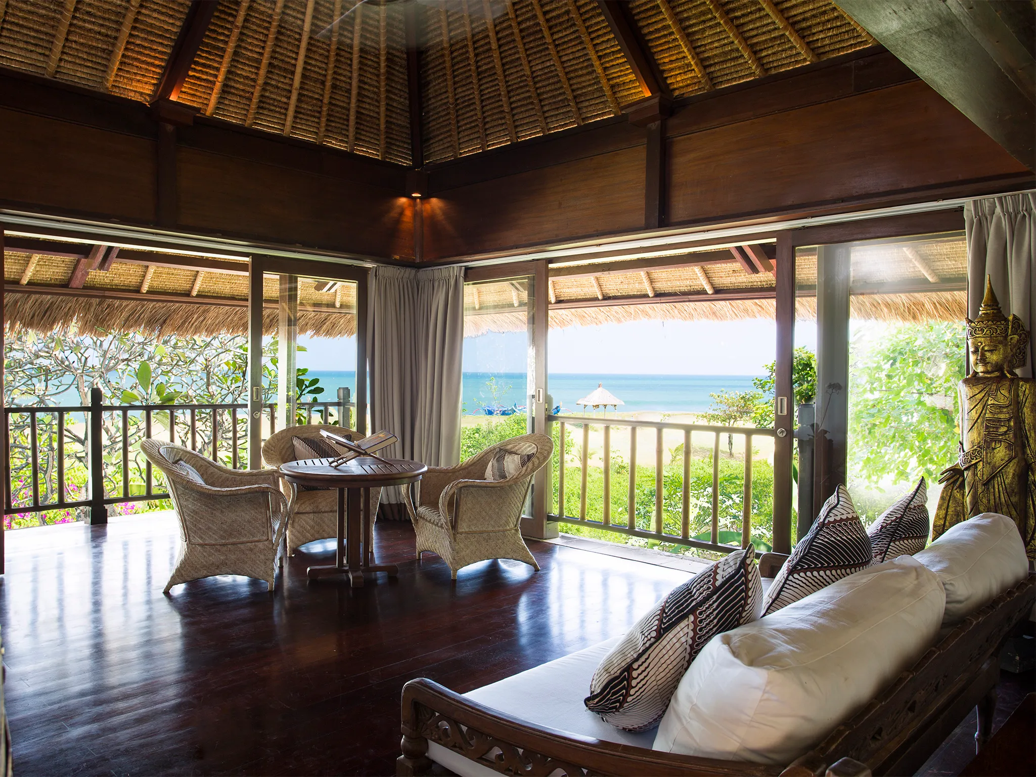 Villa Sungai Tinggi - Upstairs bedroom living space
