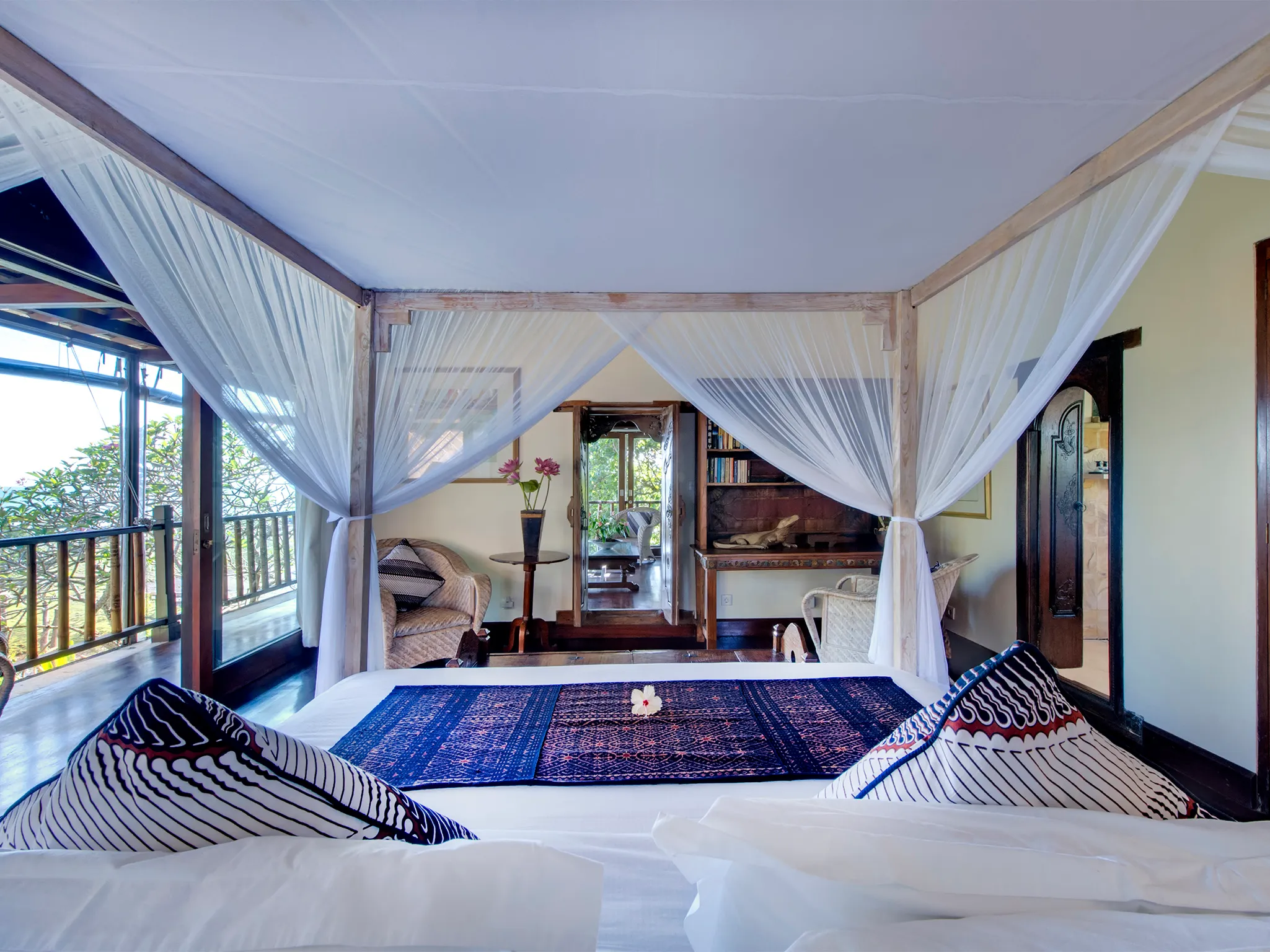 Villa Sungai Tinggi - Upstairs guest bedroom