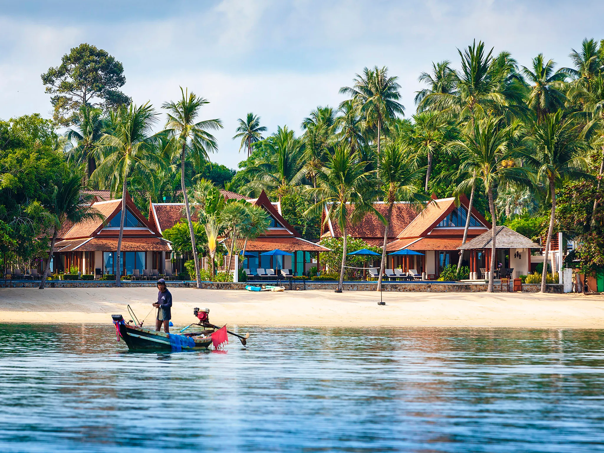 Tawantok Beach Villas - Villa 1 - The villa and local boat feature