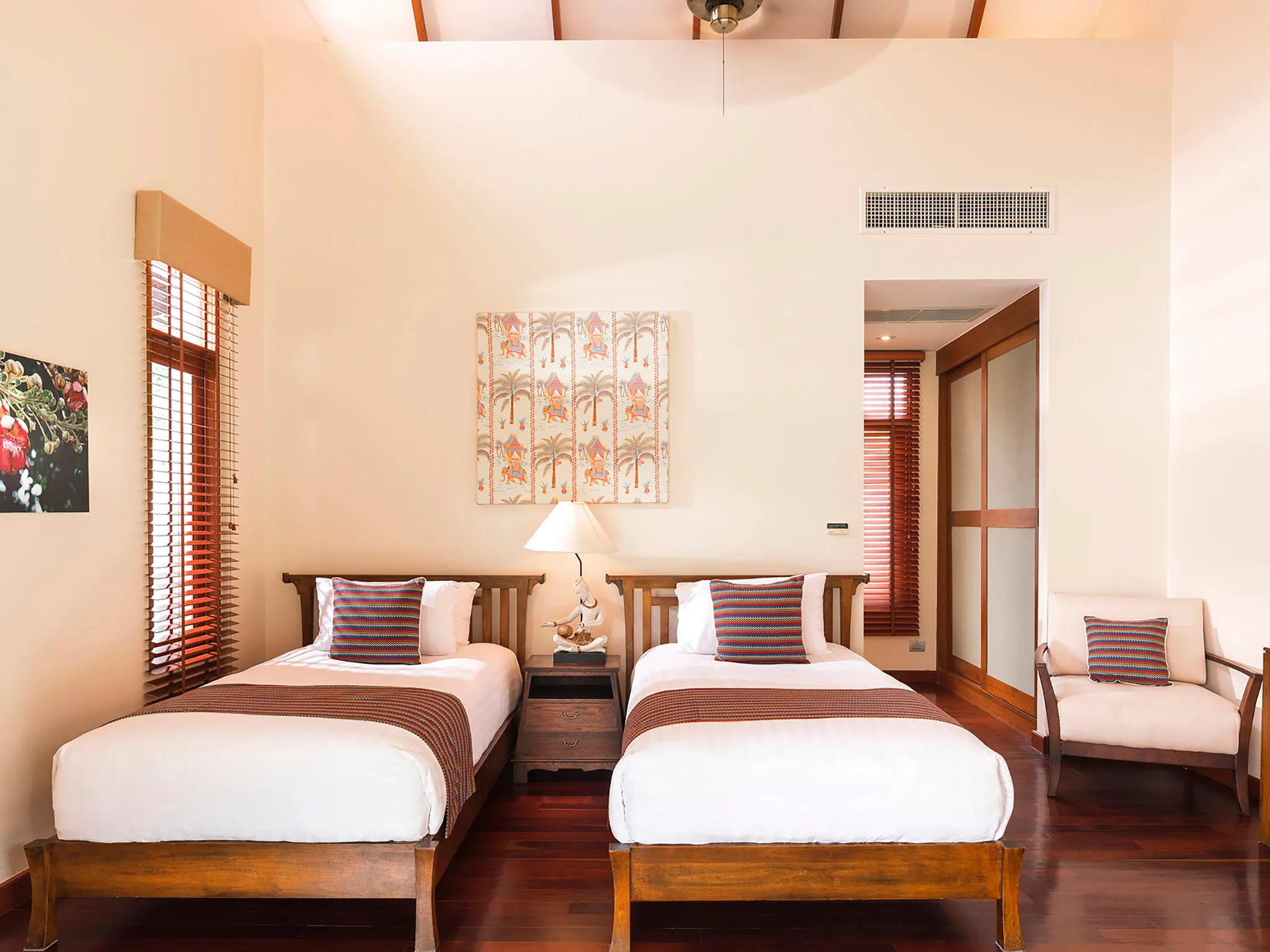 Tawantok Beach Villas - Villa 1 - Twin guest bedroom