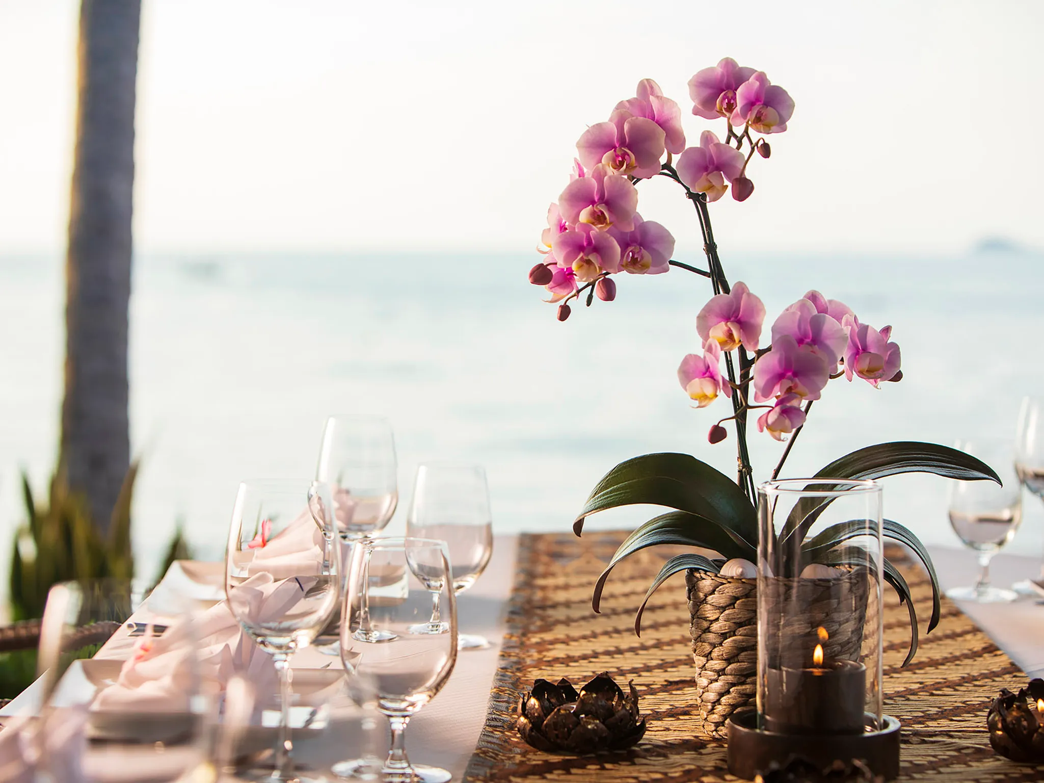 Tawantok Beach Villas - Villa 2 - Dining table setup