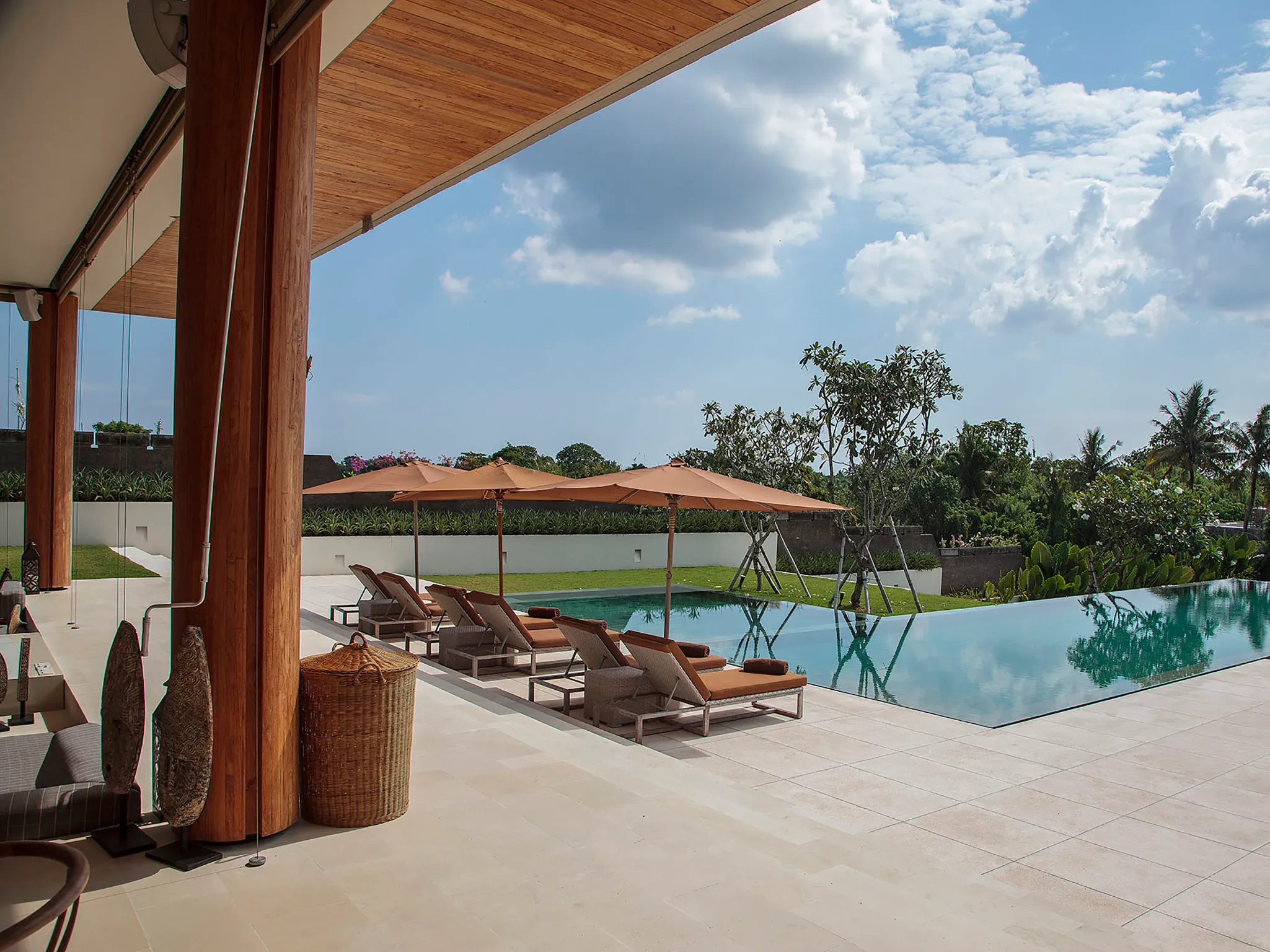 The Iman Villa - Infinity pool awaits