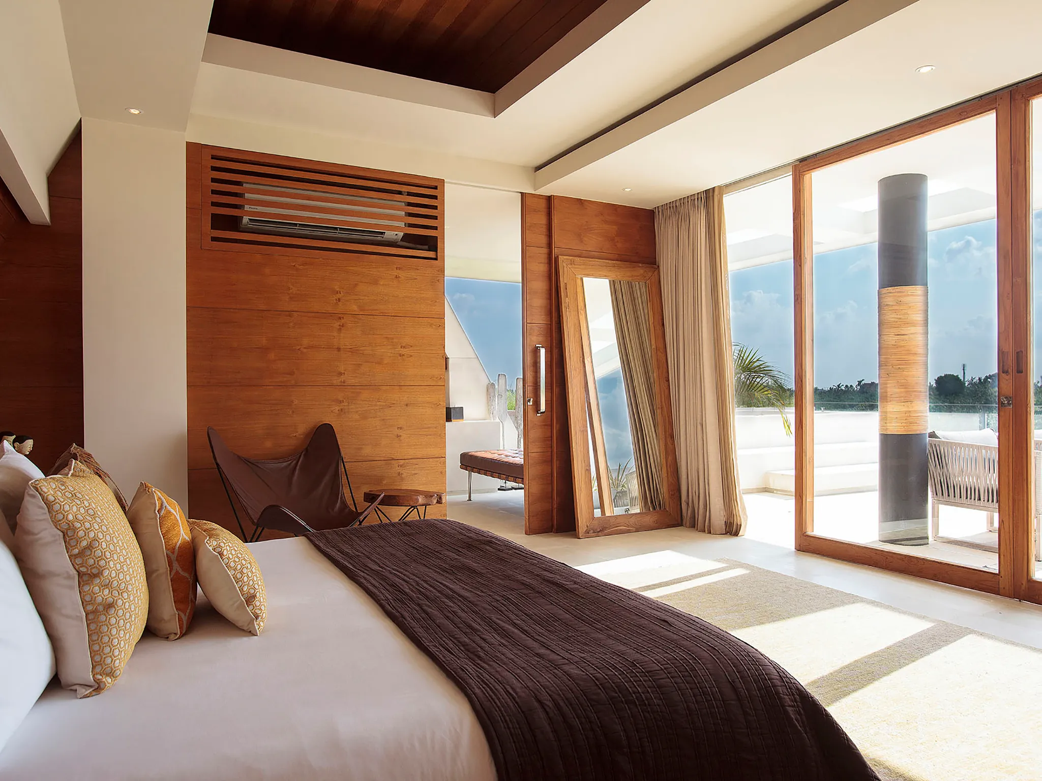 The Iman Villa - Master bedroom view to the deck