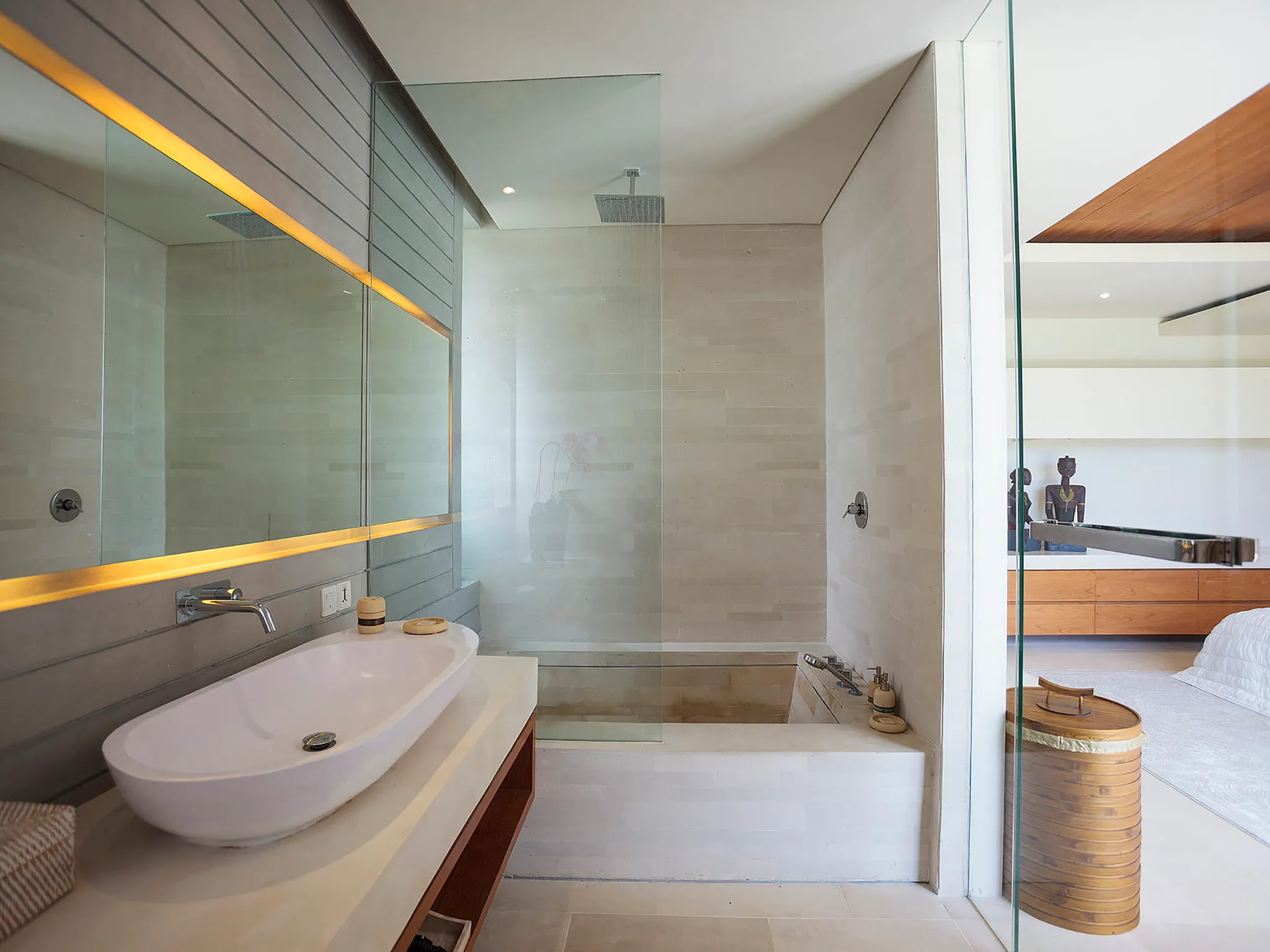 The Iman Villa - Guest bedroom two bath