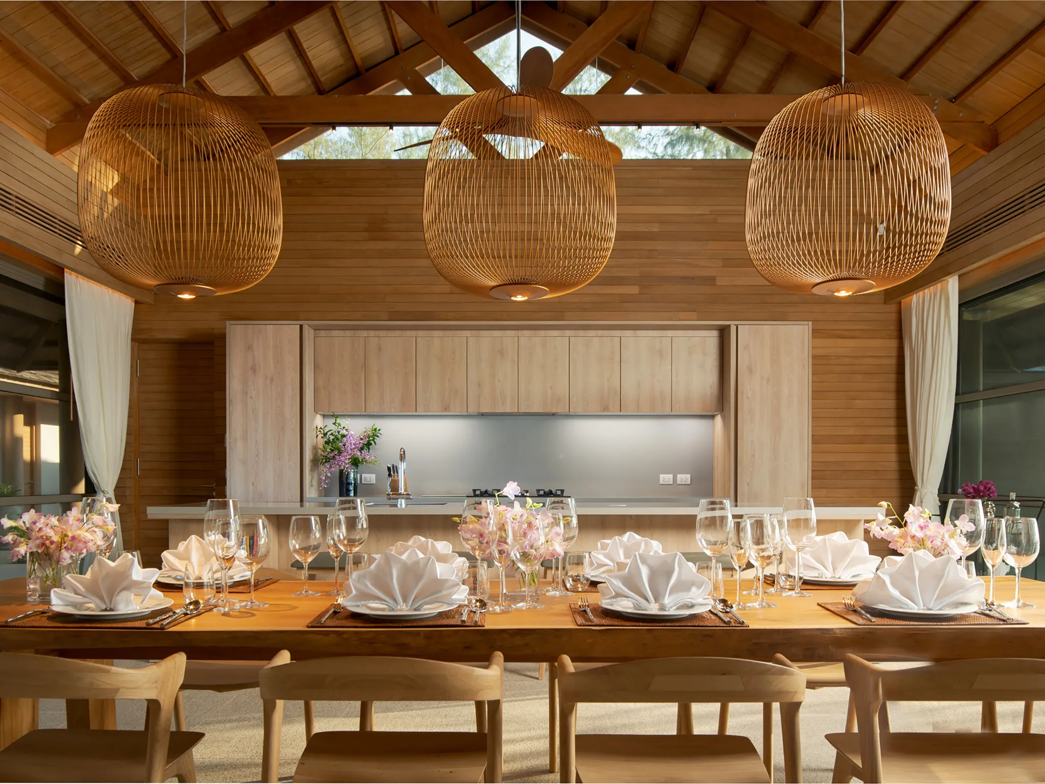 The Pines - Glorious decor