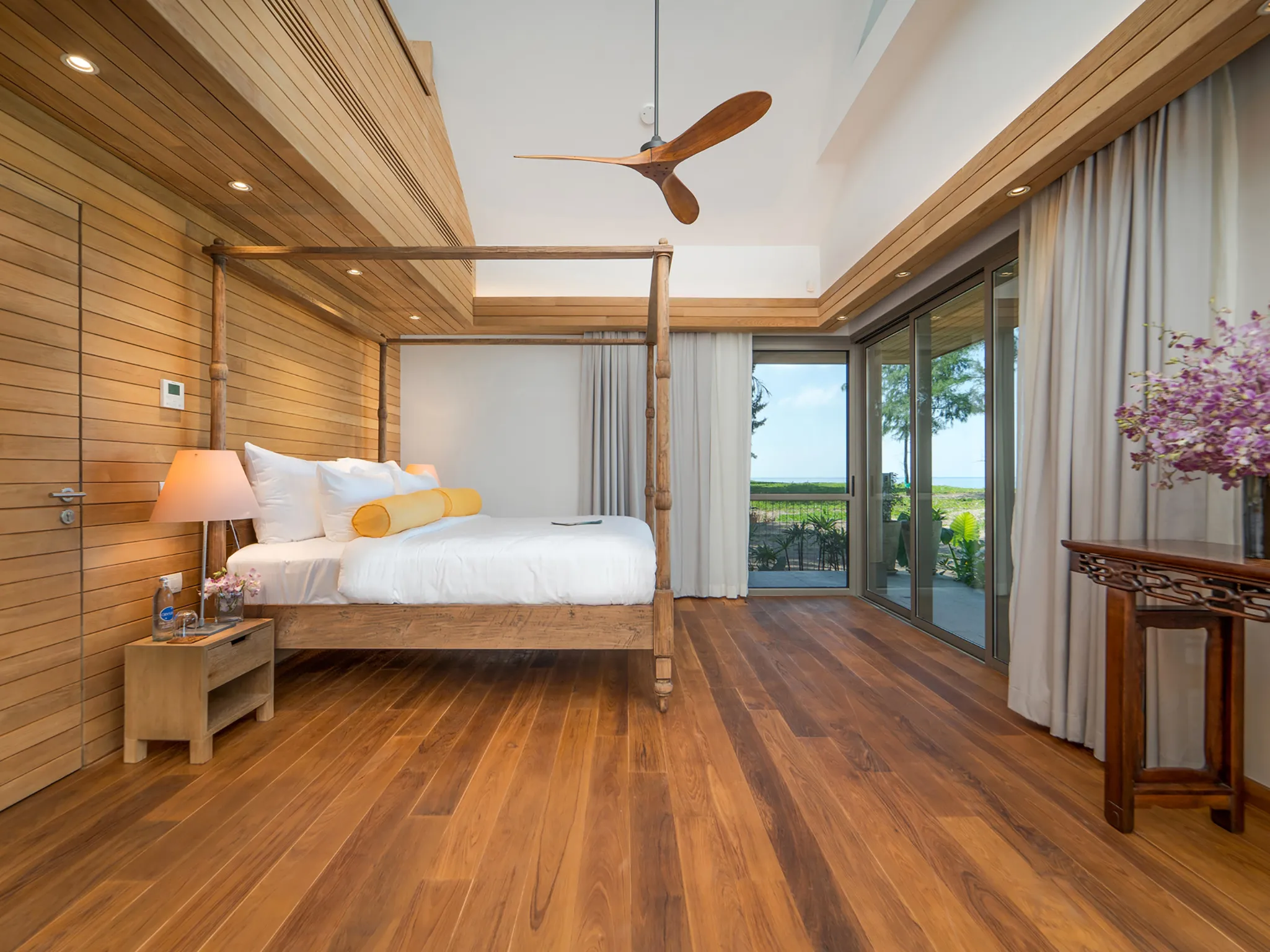 The Pines - Spacious master bedroom