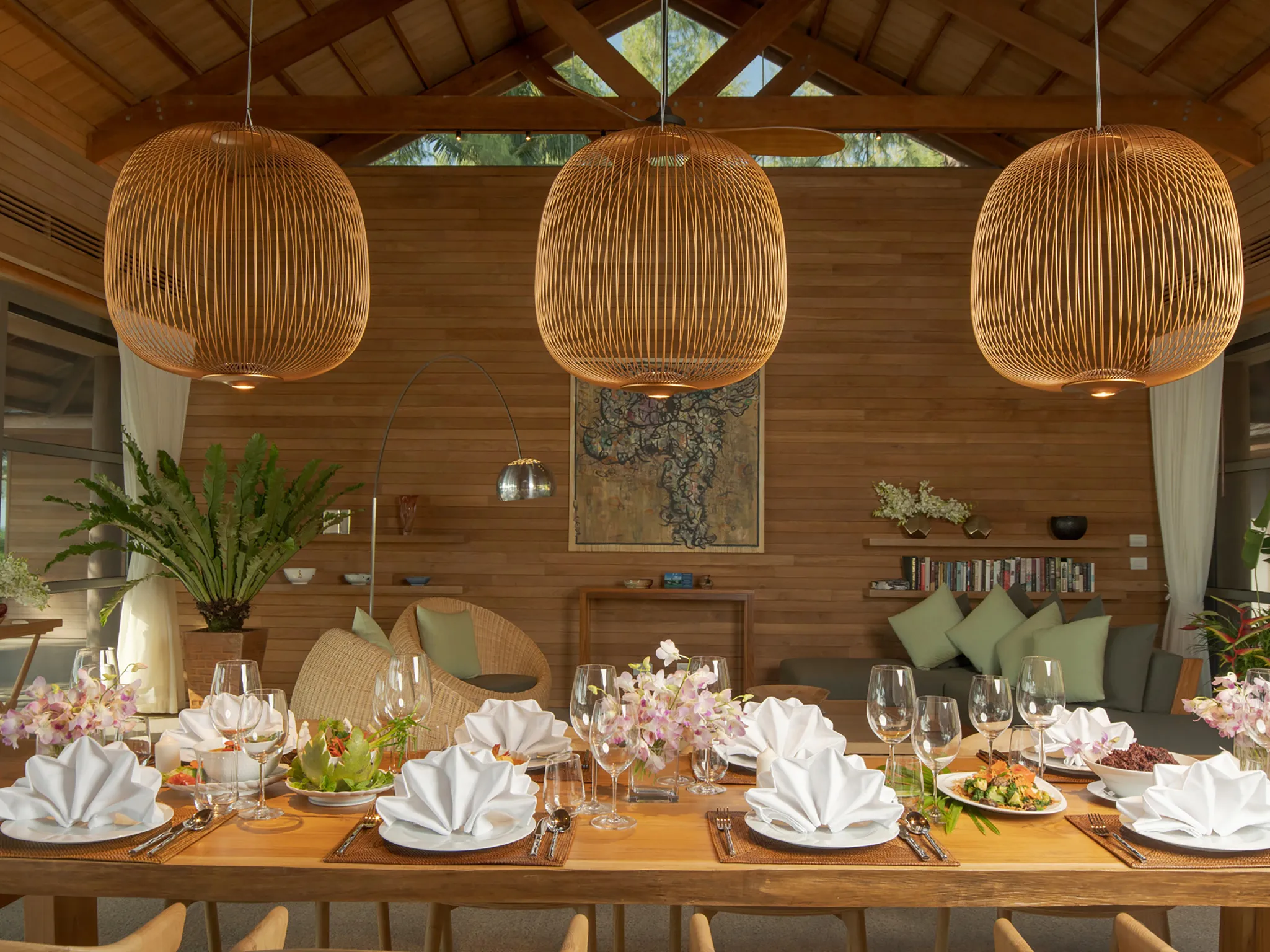 The Pines - Exquisite dining area design