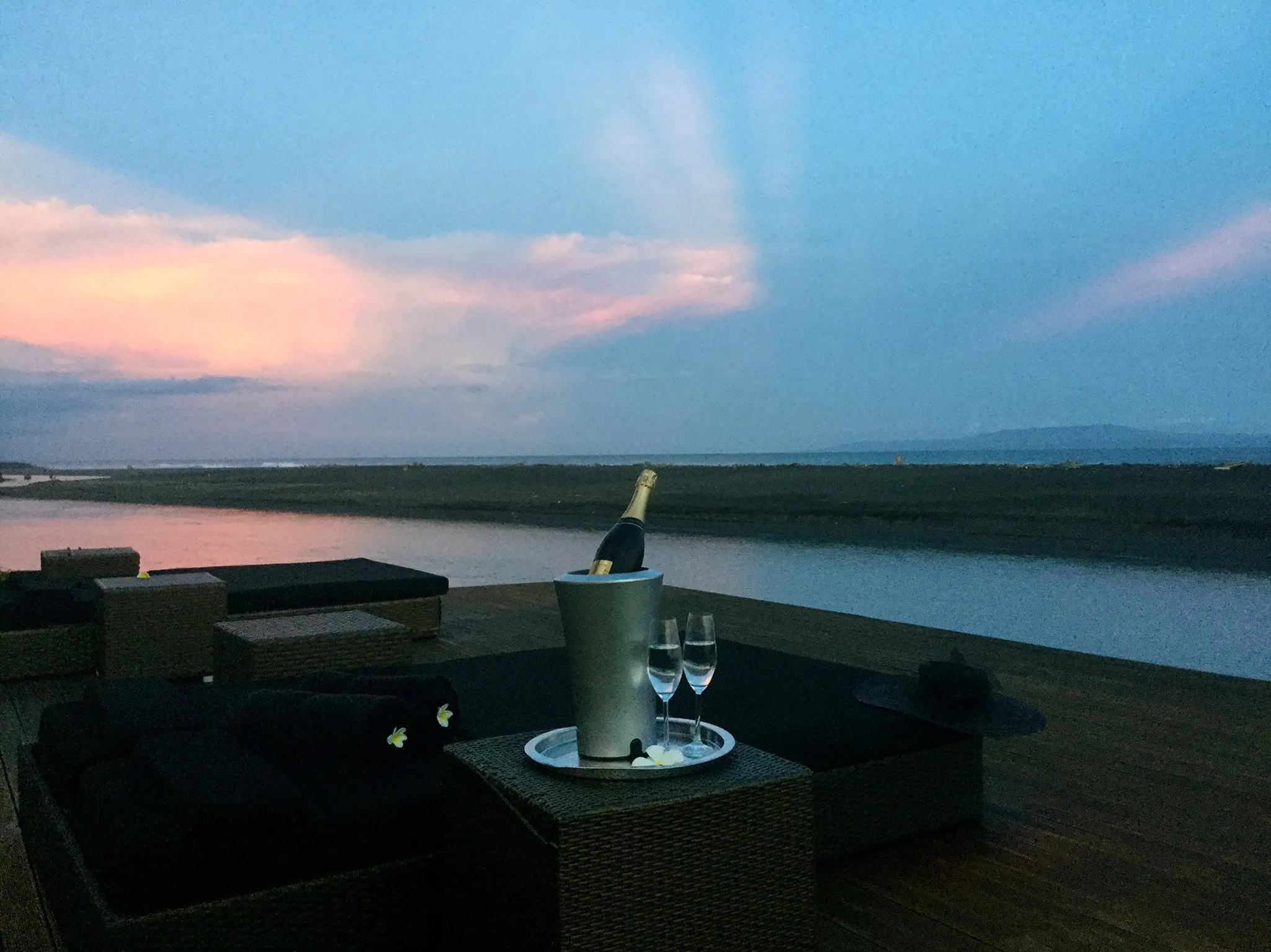 Villa Ylang Ylang - Champagne at dusk