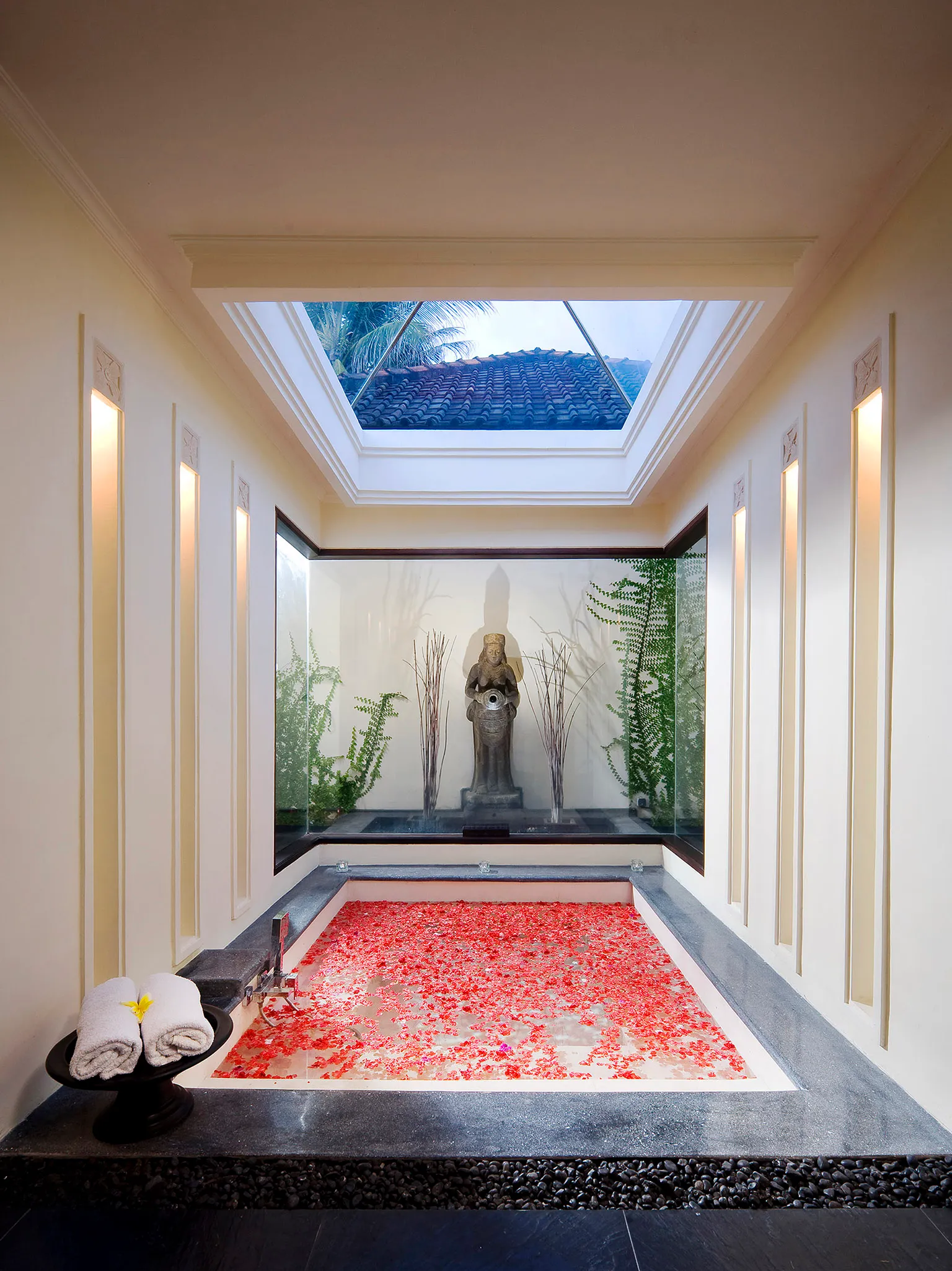 Villa Ylang Ylang - Western master bath