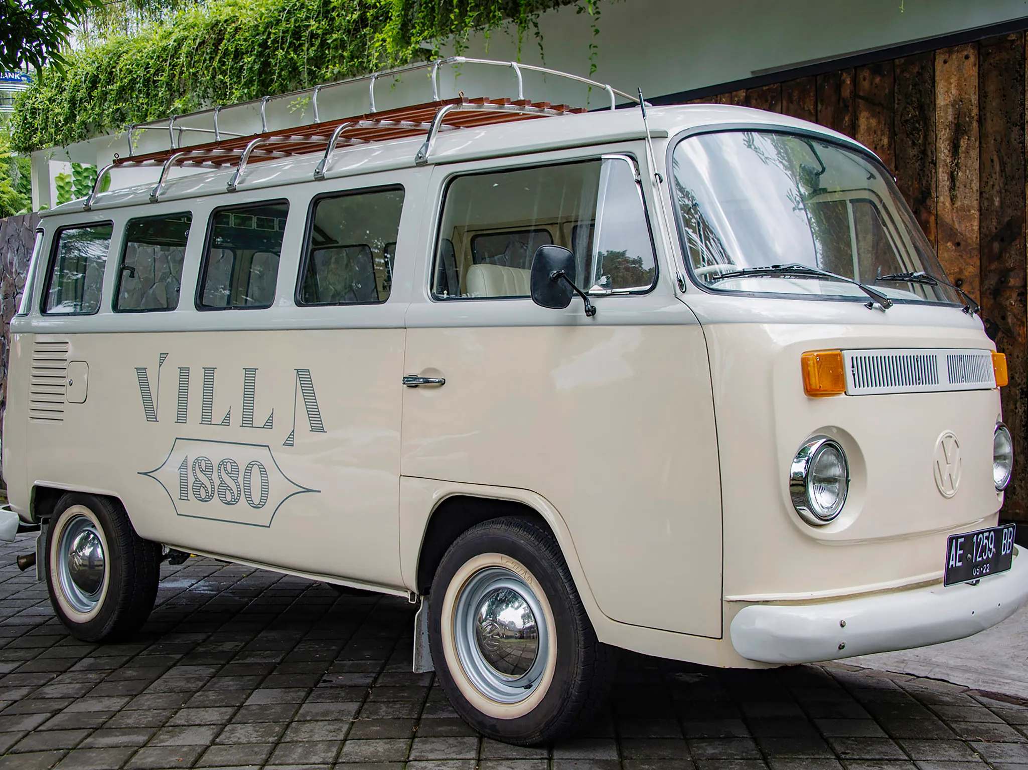 Villa 1880 - 1970s VW microbus