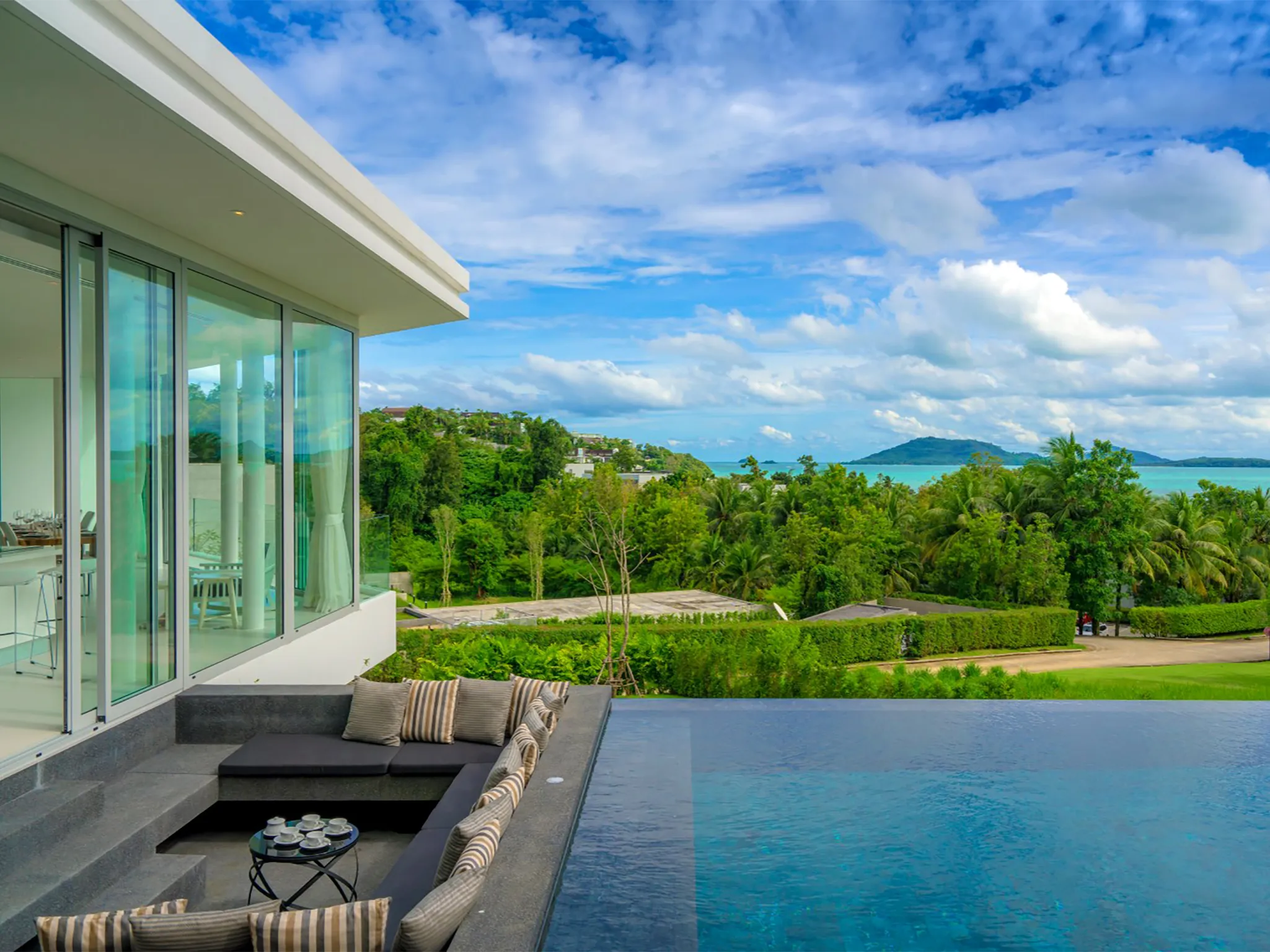 Villa Abiente - Poolside sitting area