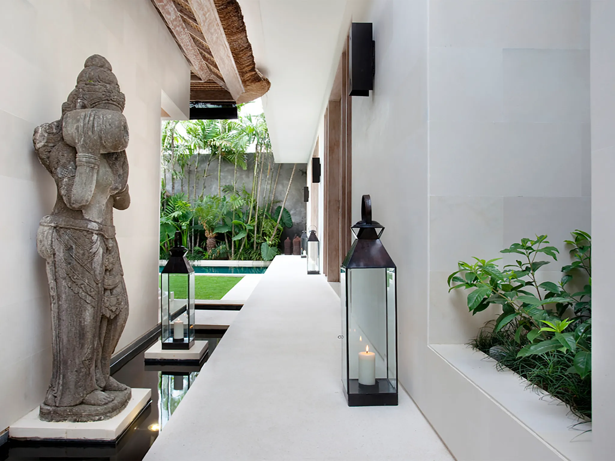 Villa Adasa - Walkway to pool