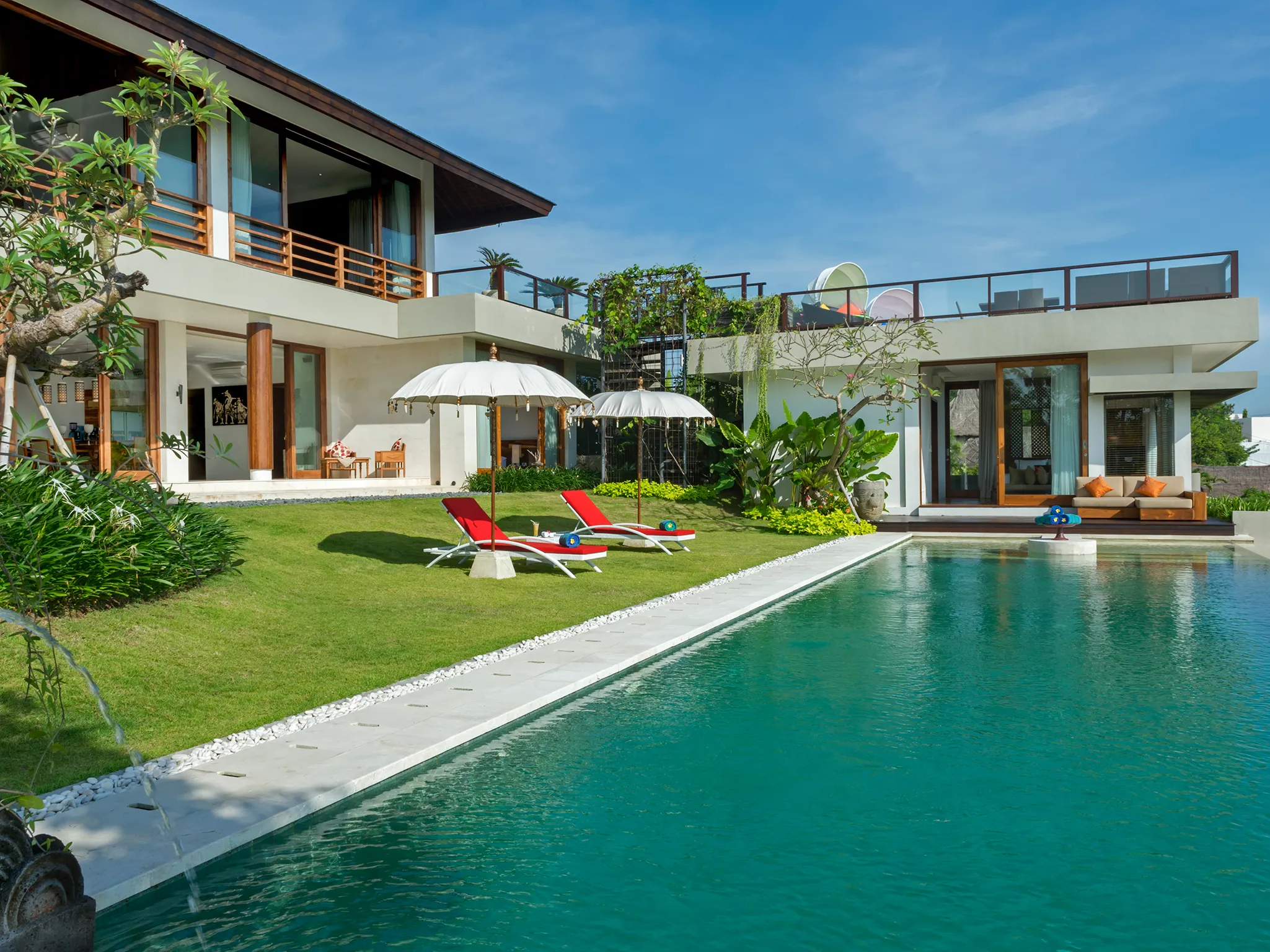 Villa Aiko - Villa grounds from pools edge