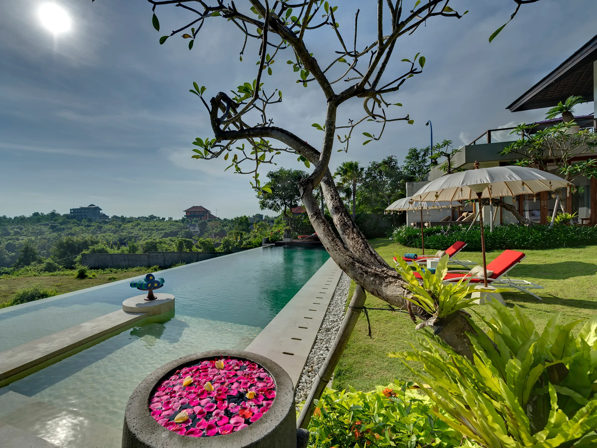 Villa Aiko - Pool-edge view