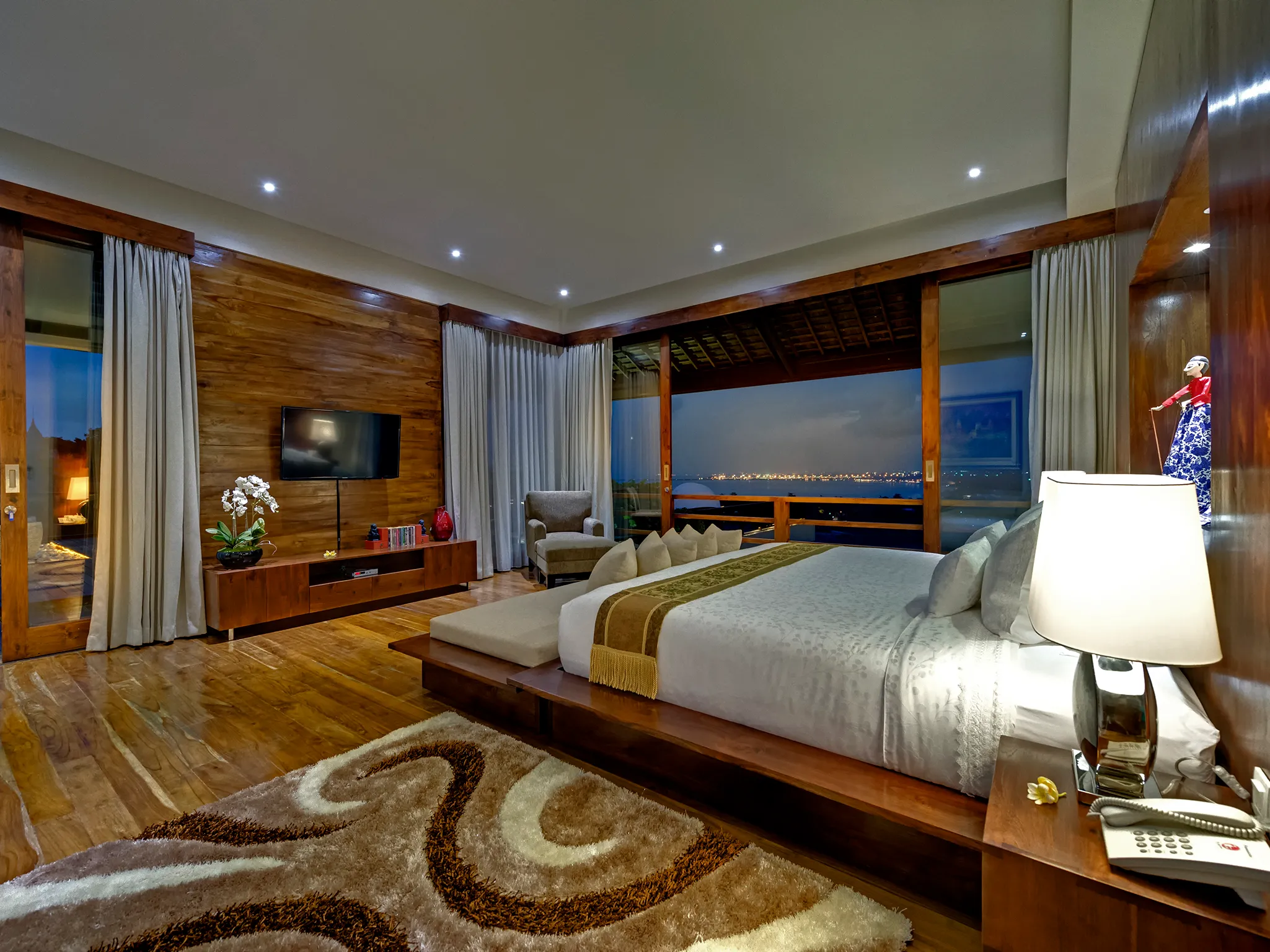 Villa Aiko - Elegant master bedroom