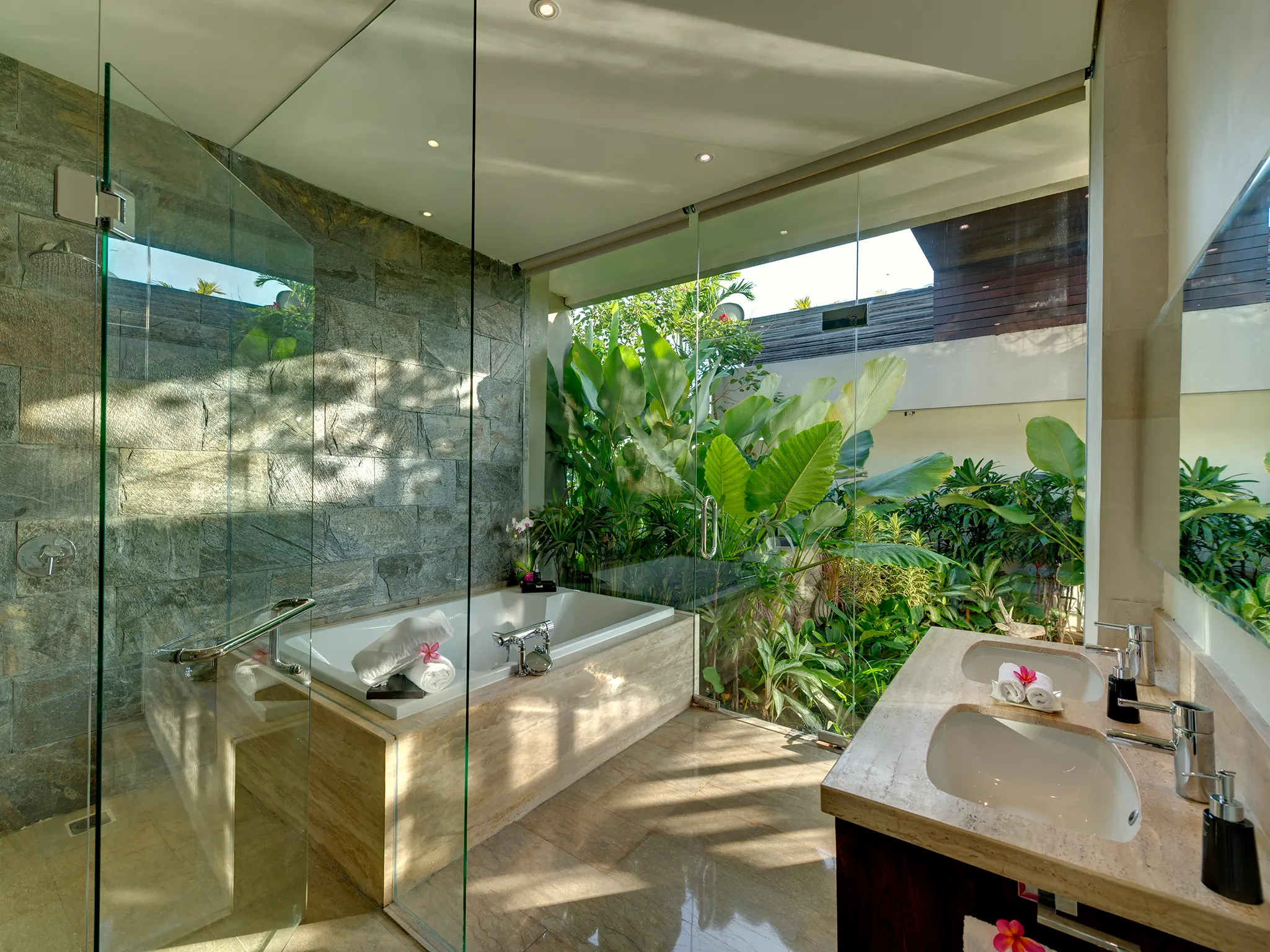 Villa Aiko - Guest bathroom