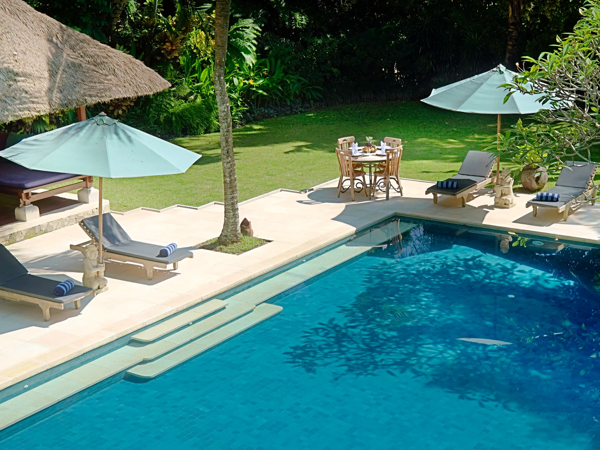 Villa Alamanda - Pool deck &amp; breakfast set 2
