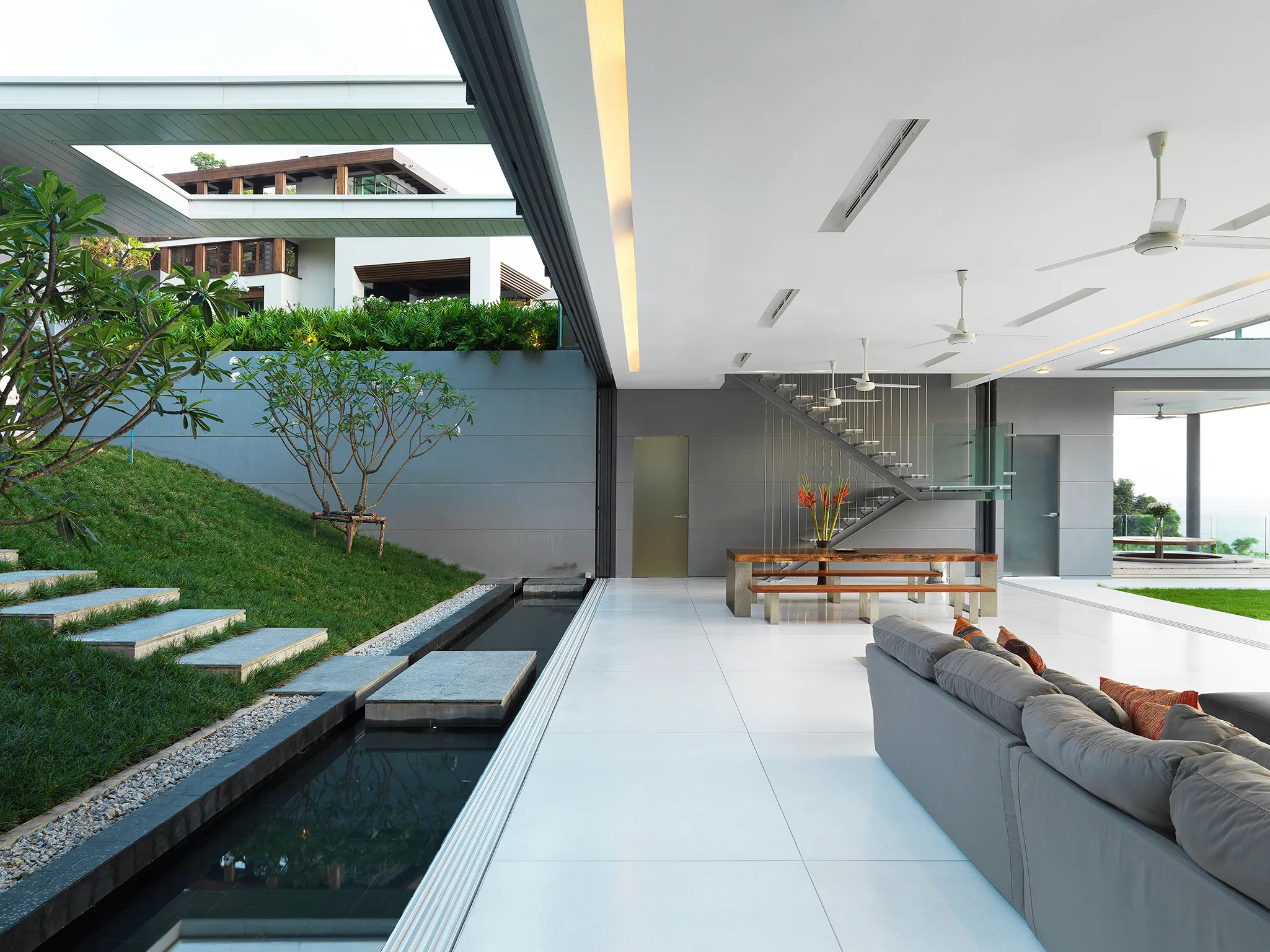 Villa Amanzi Kamala - Living area garden view
