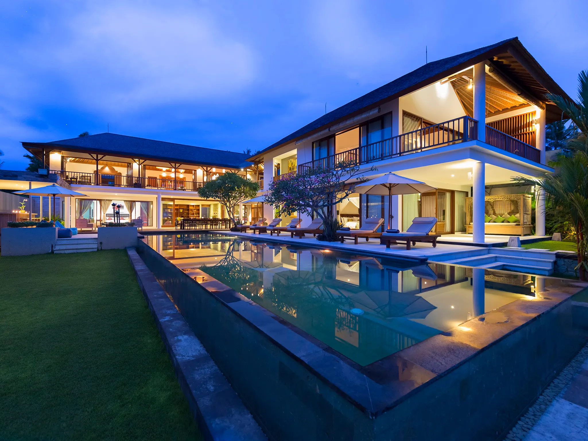 Villa Asada - Overview of property at dusk