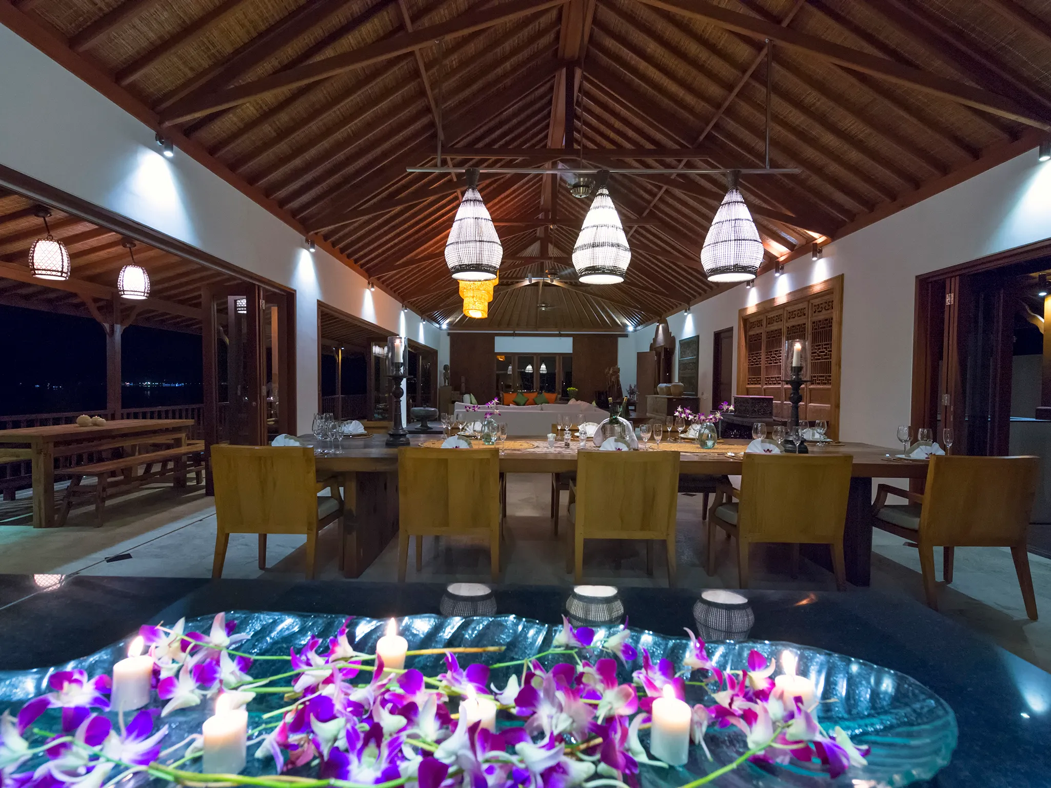 Villa Asada - Indoor living area - long view