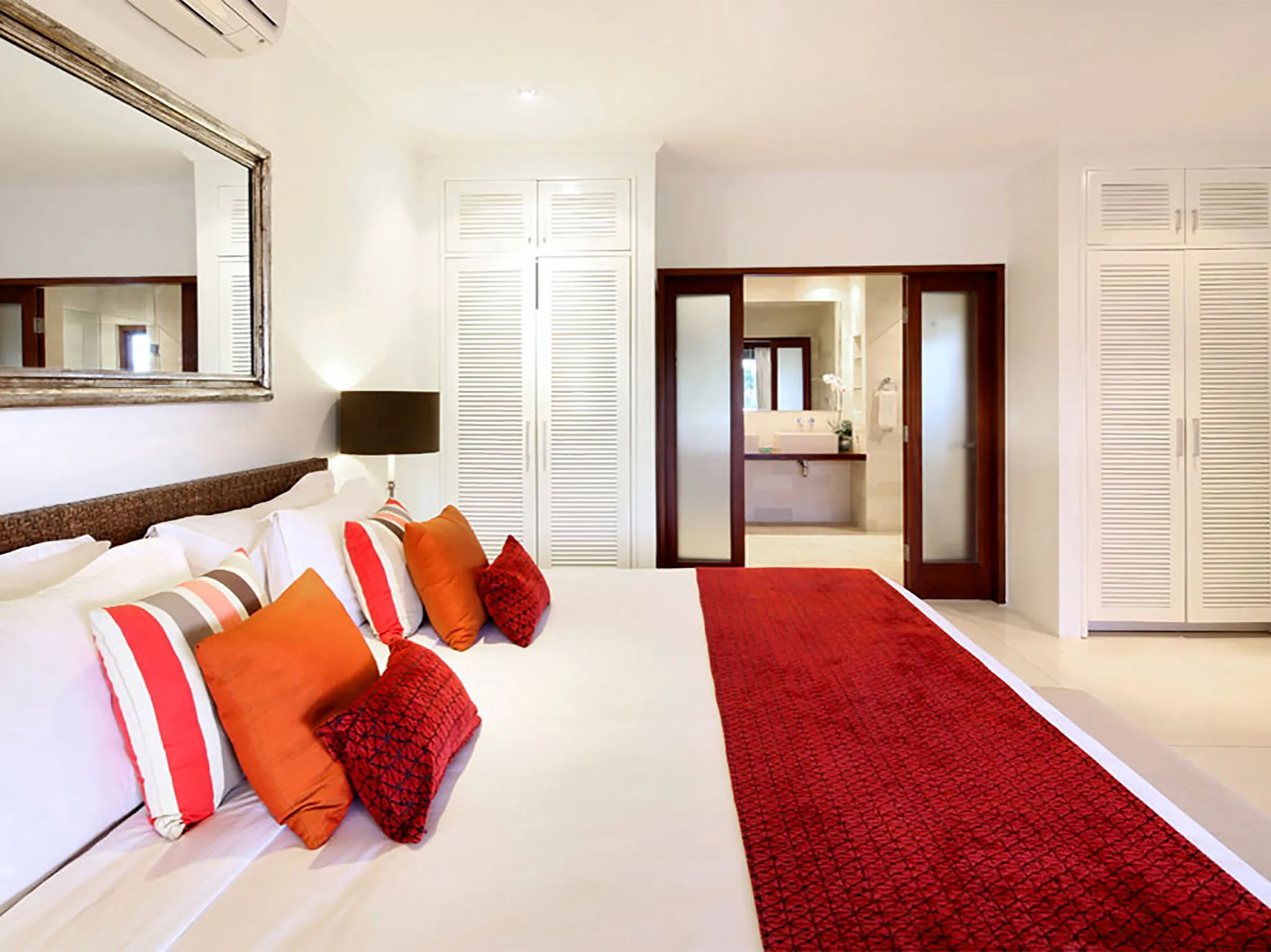 Villa Asante - Bedroom one