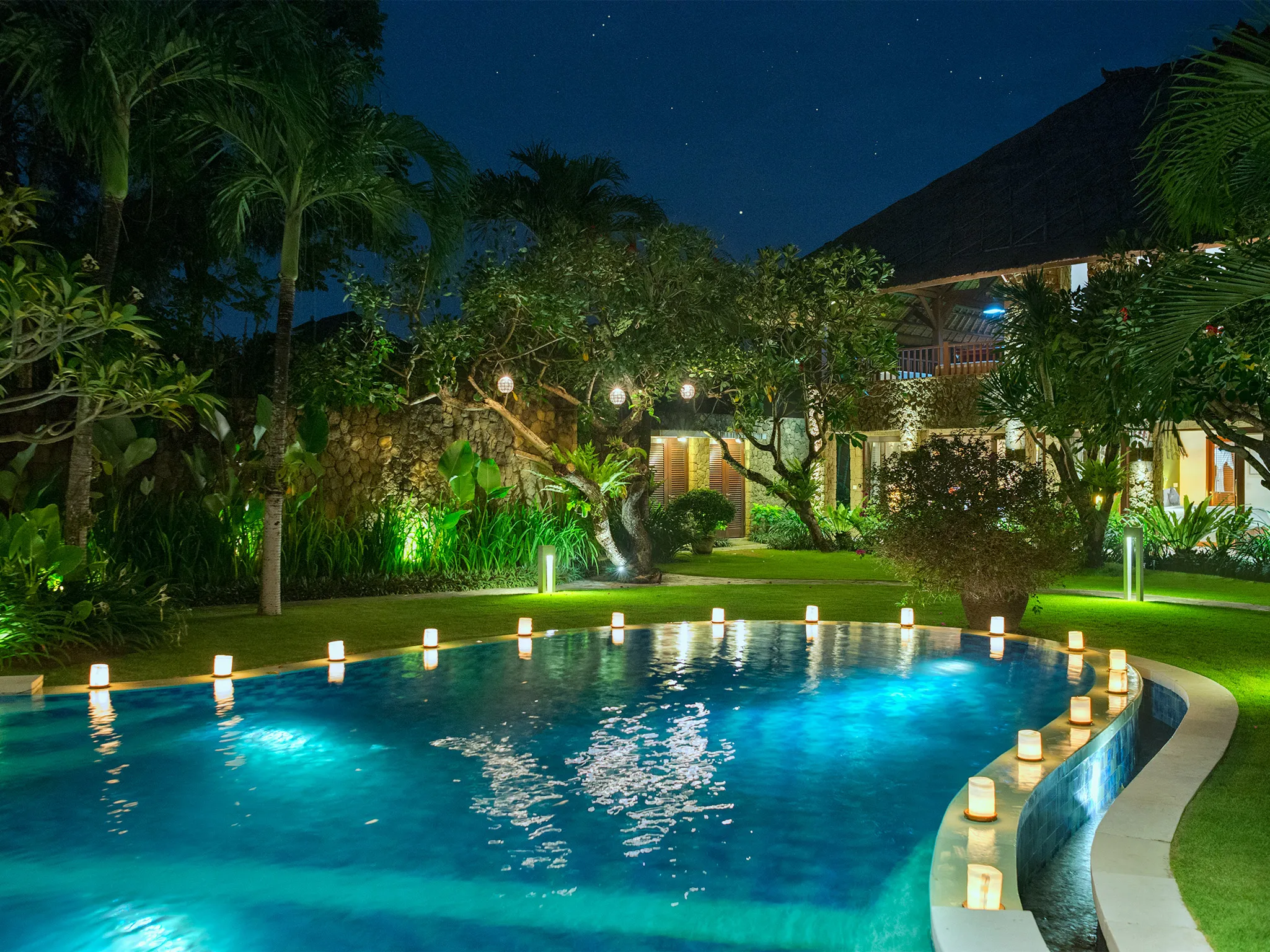 Villa Asta - Pool and gardens