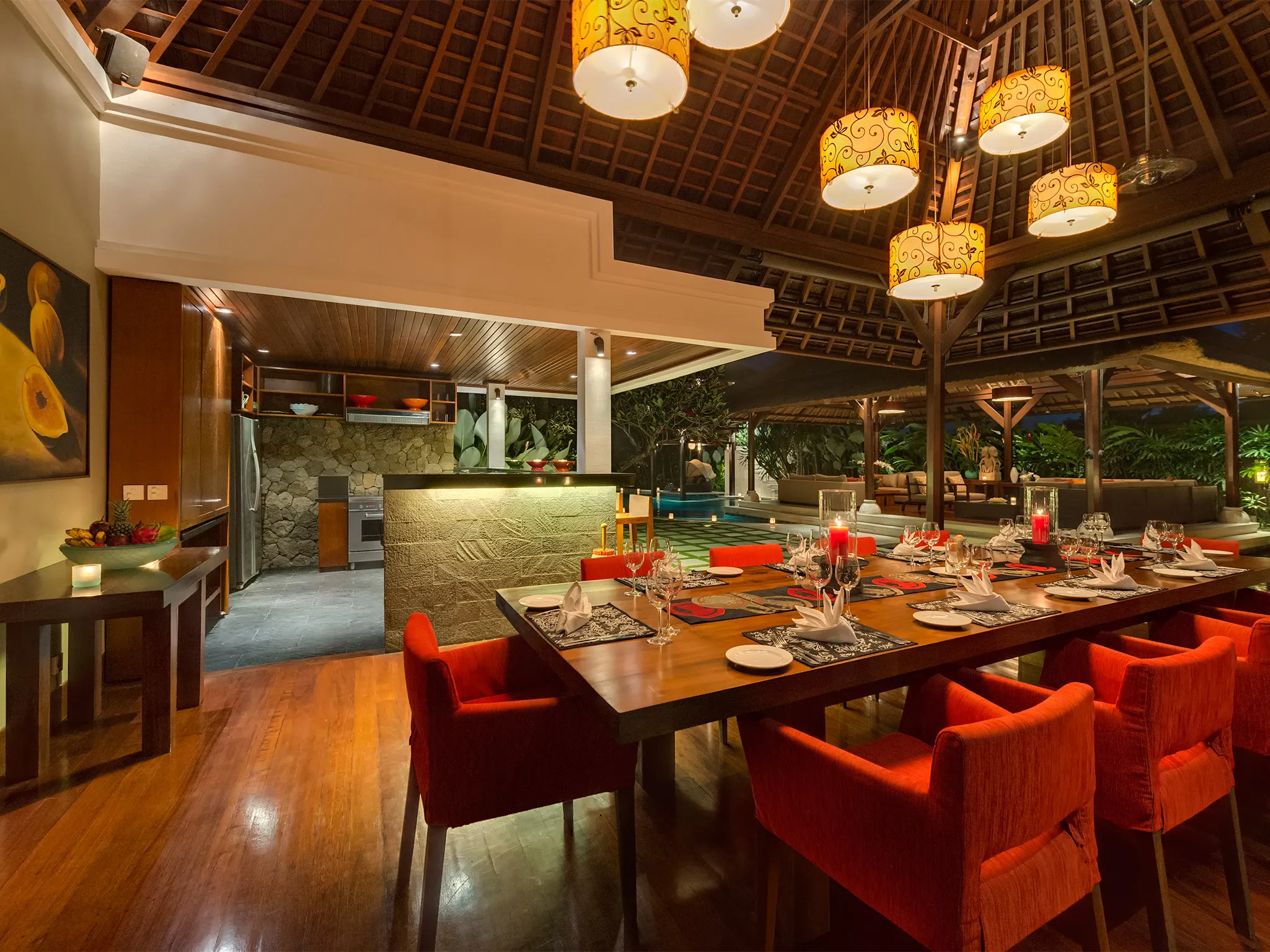 Villa Asta - Dining area at night