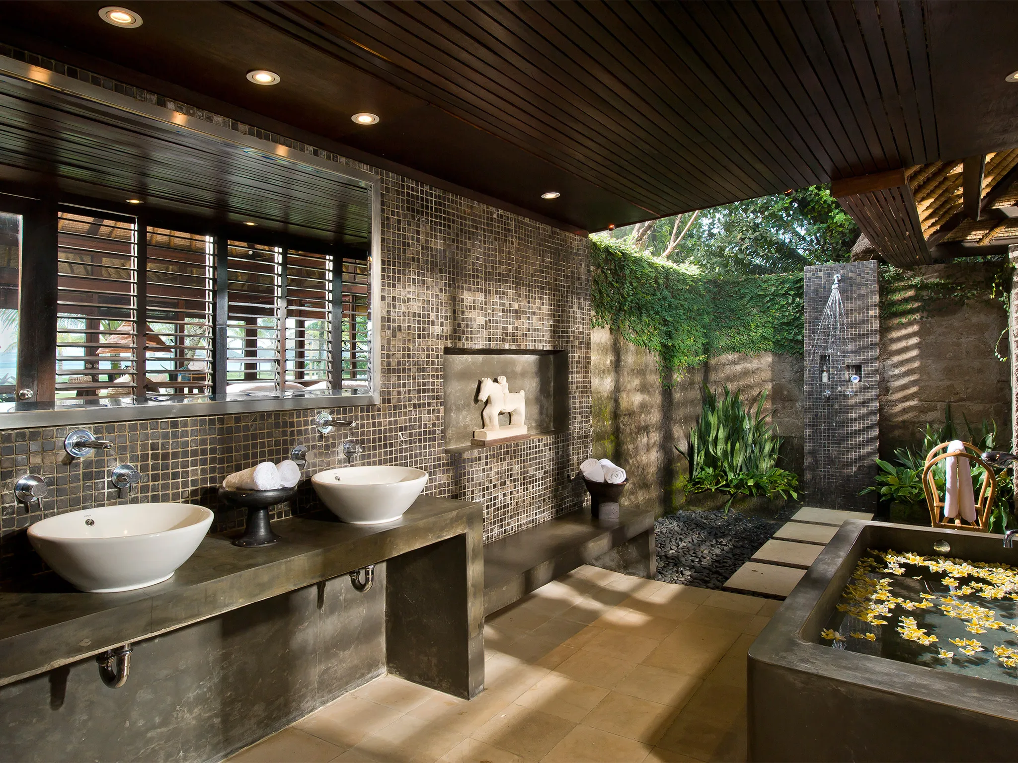 Atas Ombak - Ocean pavilion guestroom ensuite bathroom