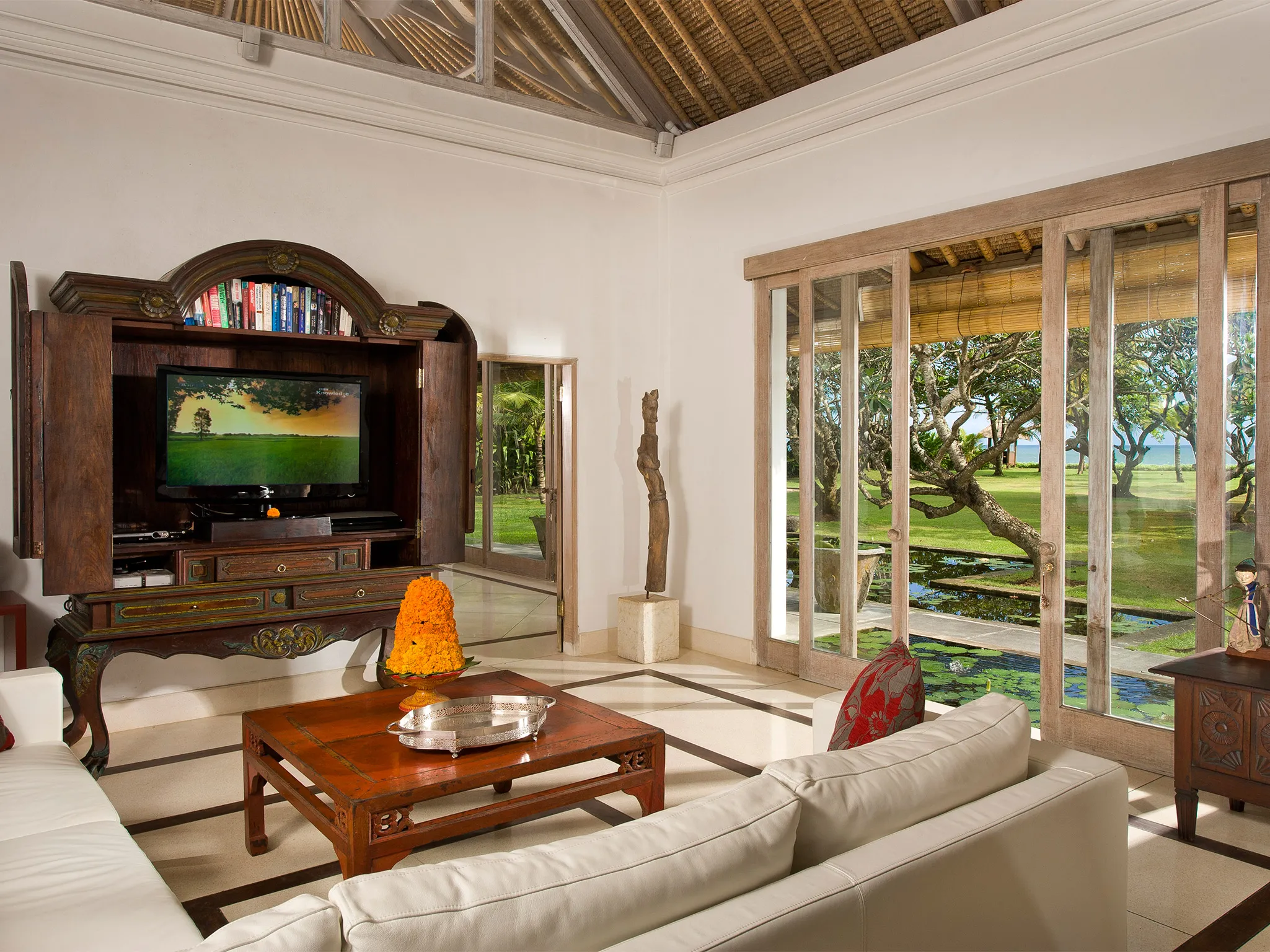 Atas Ombak - Media room next to the master suite