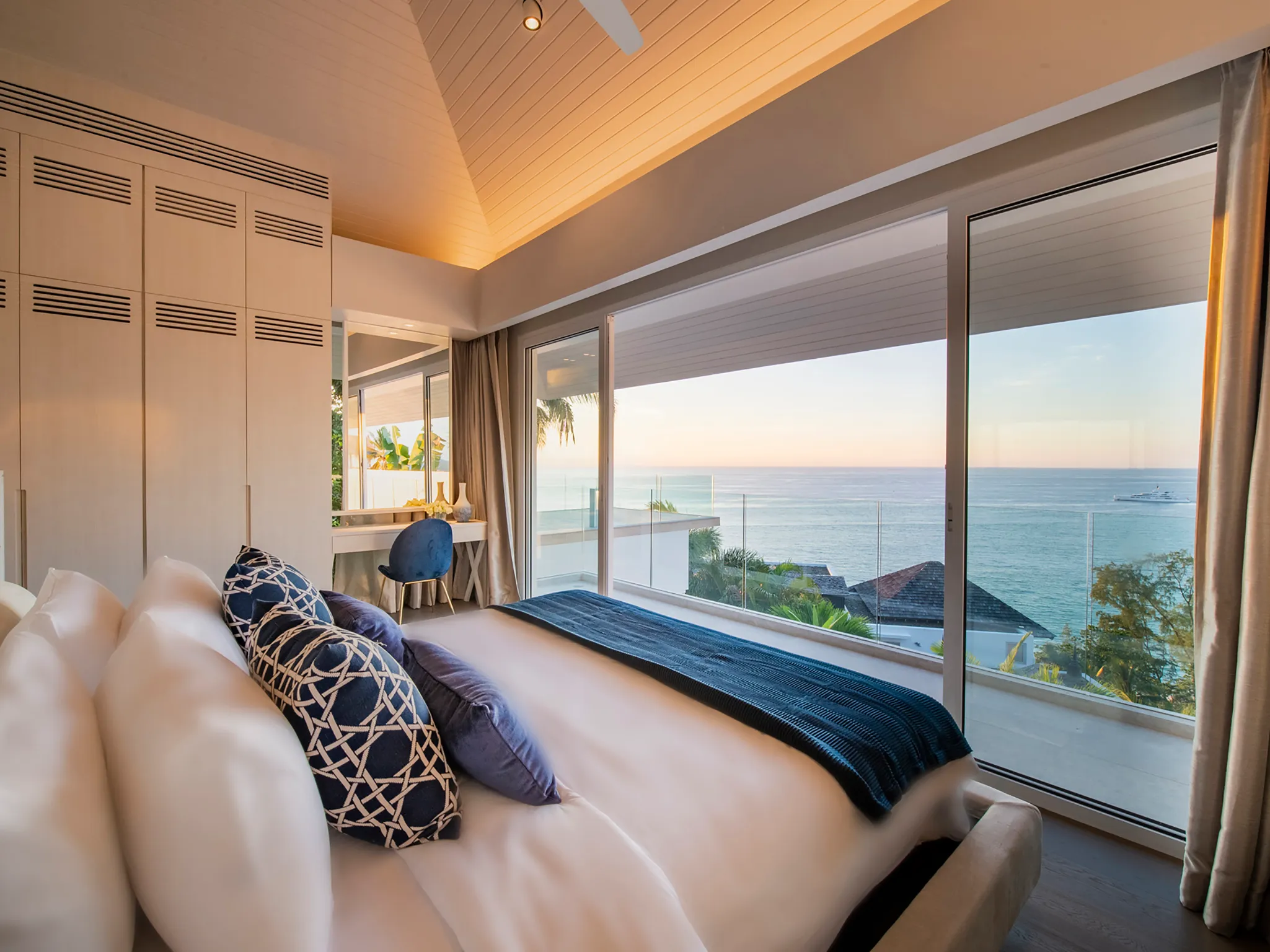 Villa Borimas - Guest bedroom three with breathtaking scenery