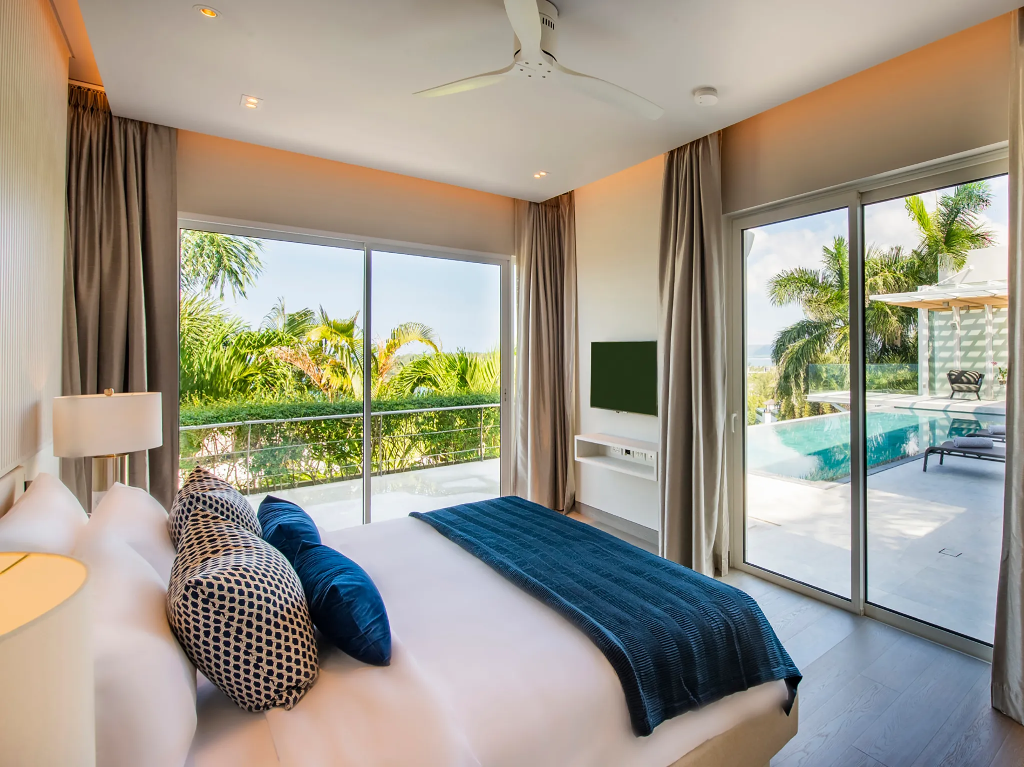 Villa Borimas - Guest bedroom one overlooking to the pool