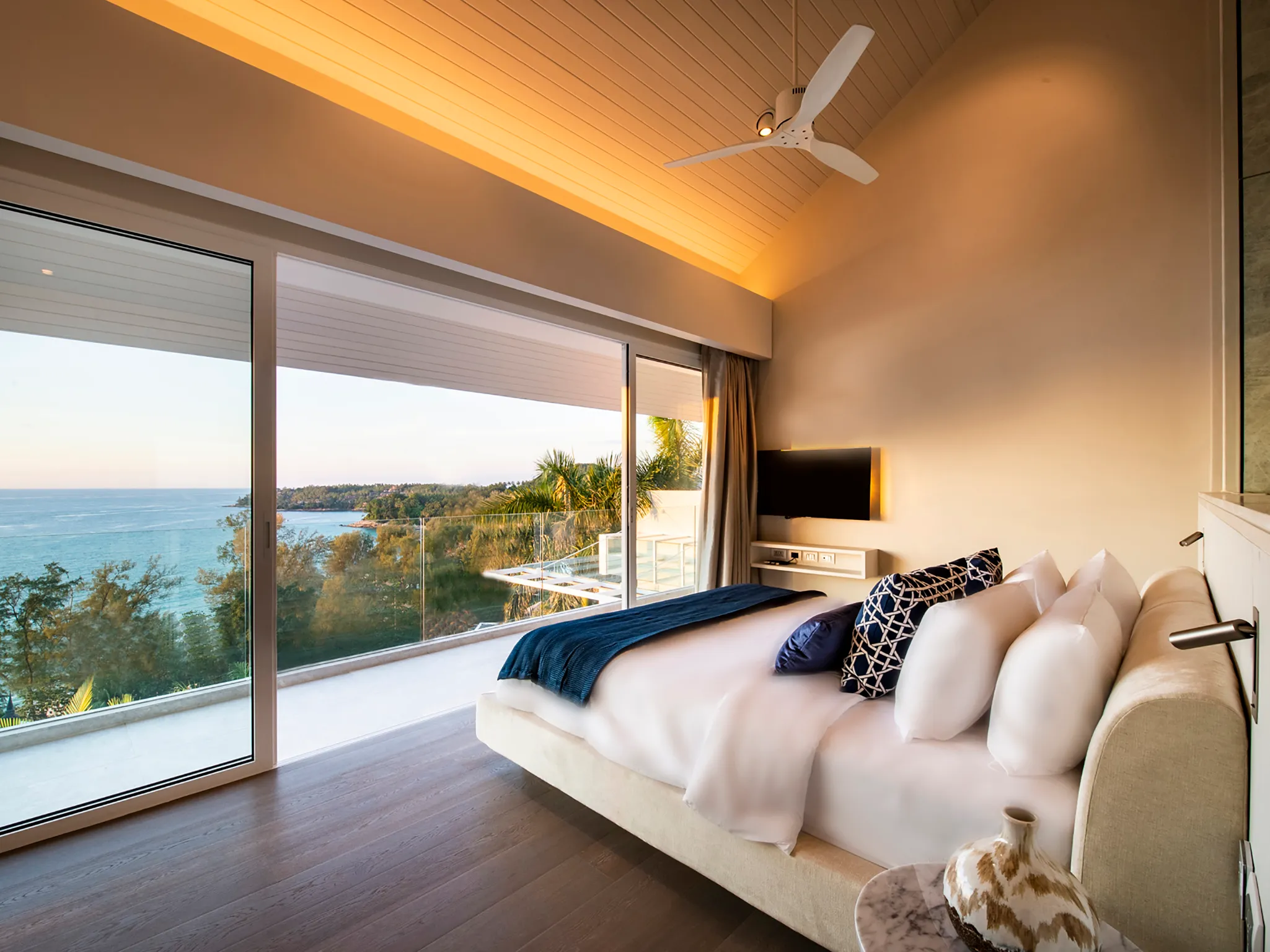Villa Borimas - Guest bedroom three with stunning view