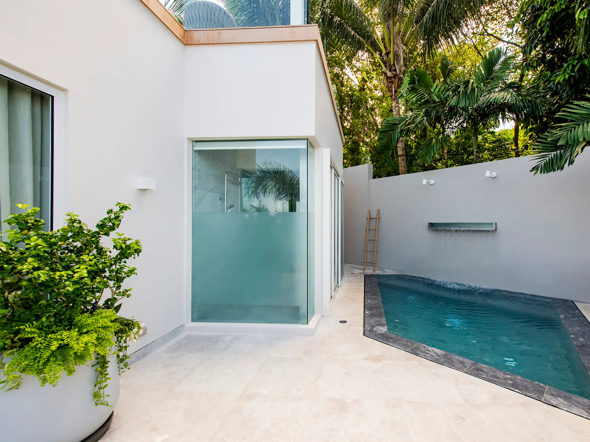Villa Borimas - Plunge pool next to guest bedroom one