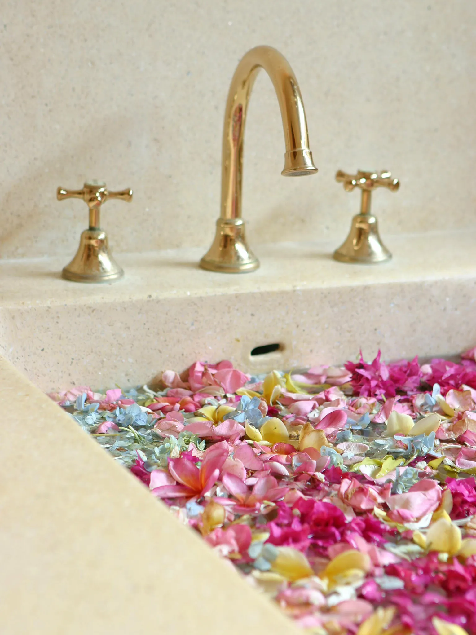 Villa Cemara - Bathtub flower
