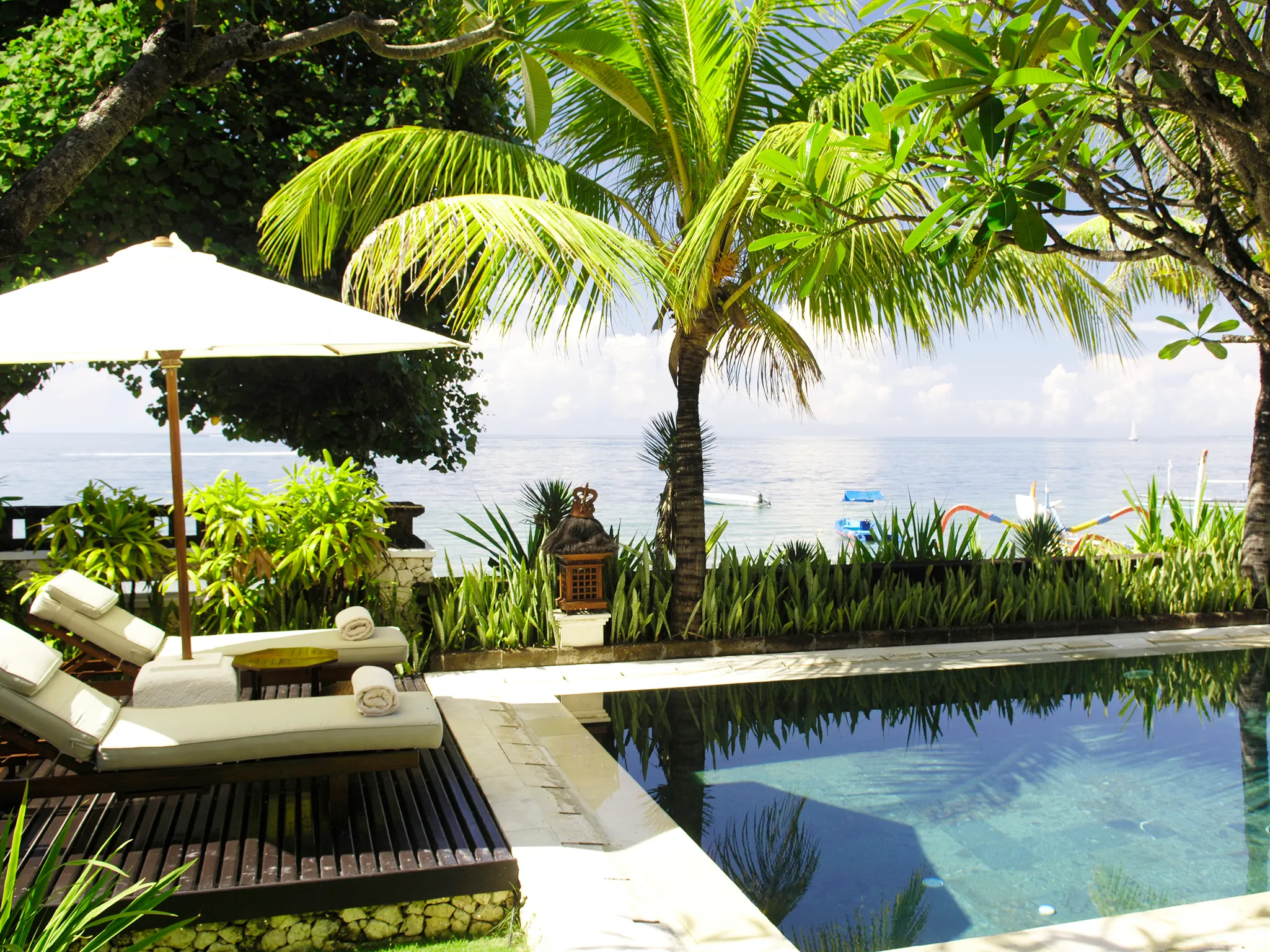 Villa Cemara - Poolside lounge