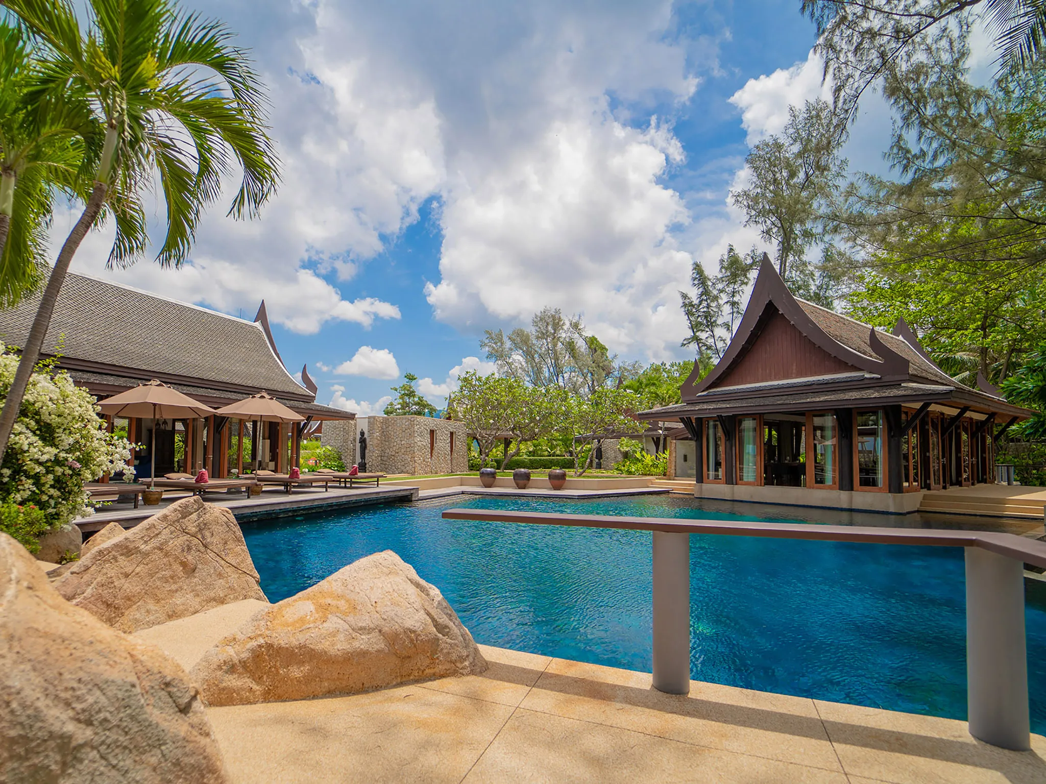 Villa Chada - Swim under a clear blue sky