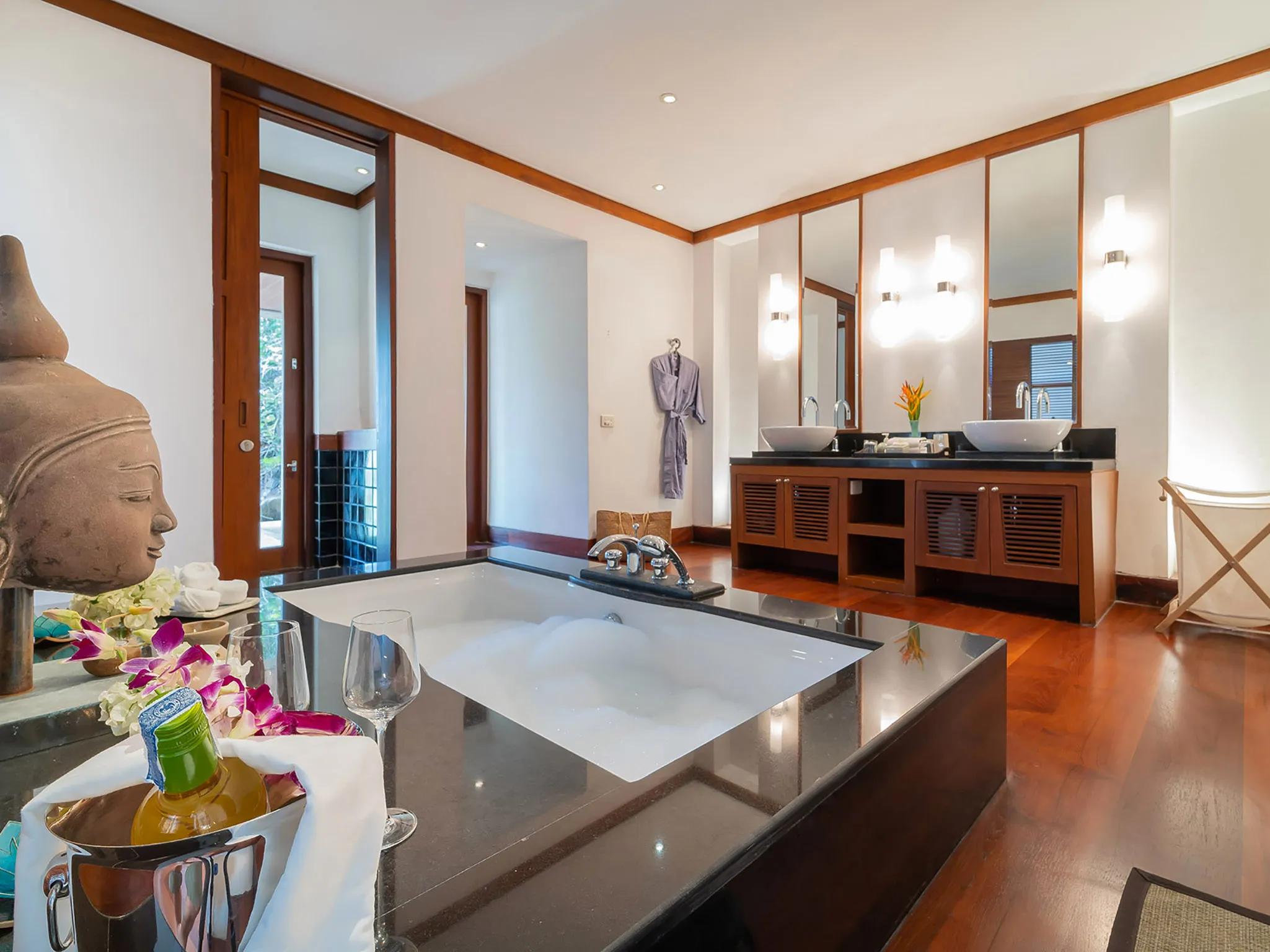 Villa Chada - Mini master suite ensuite bathroom preview