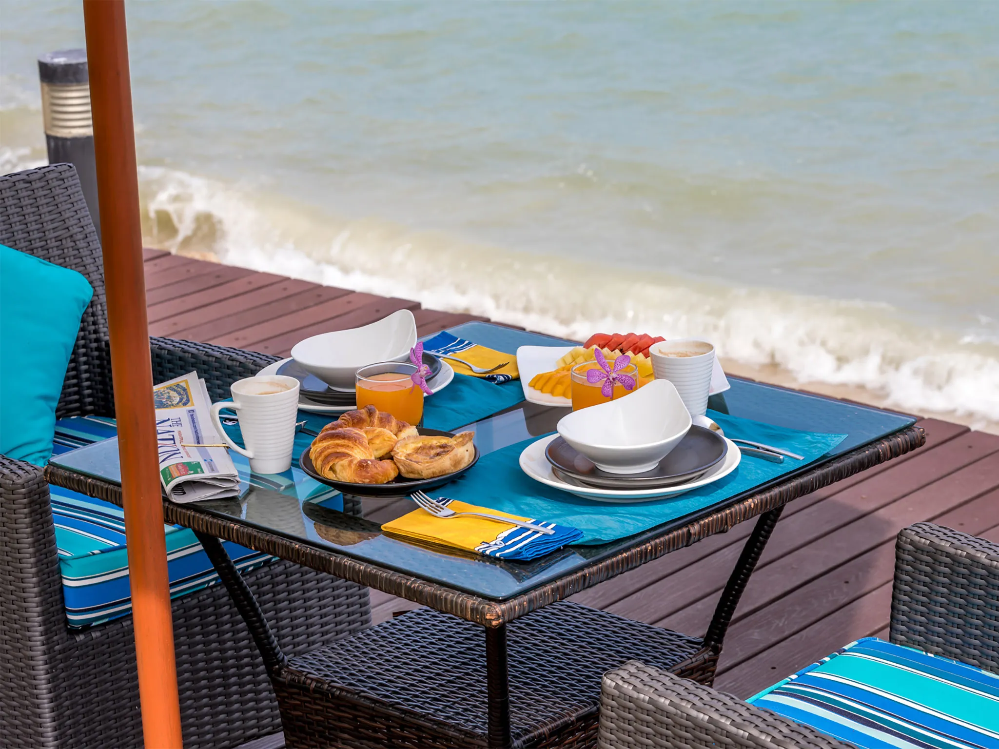 Villa Chi Samui at Lotus Samui - Breakfast by the beach