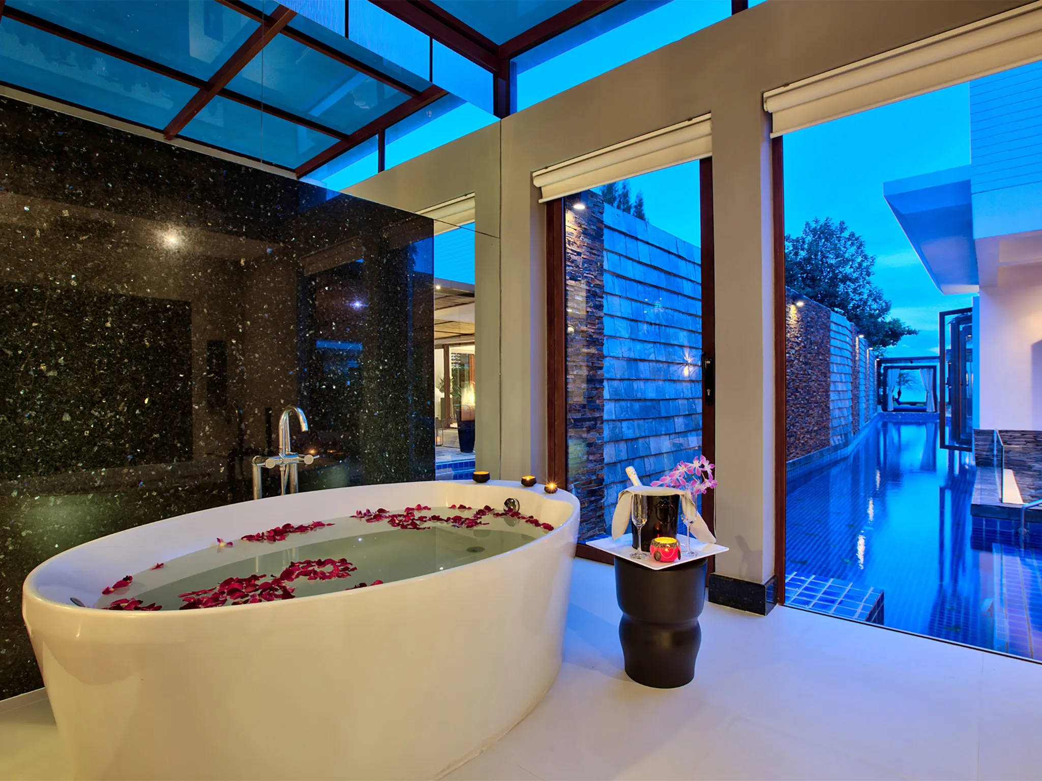 Villa Chi Samui at Lotus Samui - Master bedroom ensuite bathroom setting