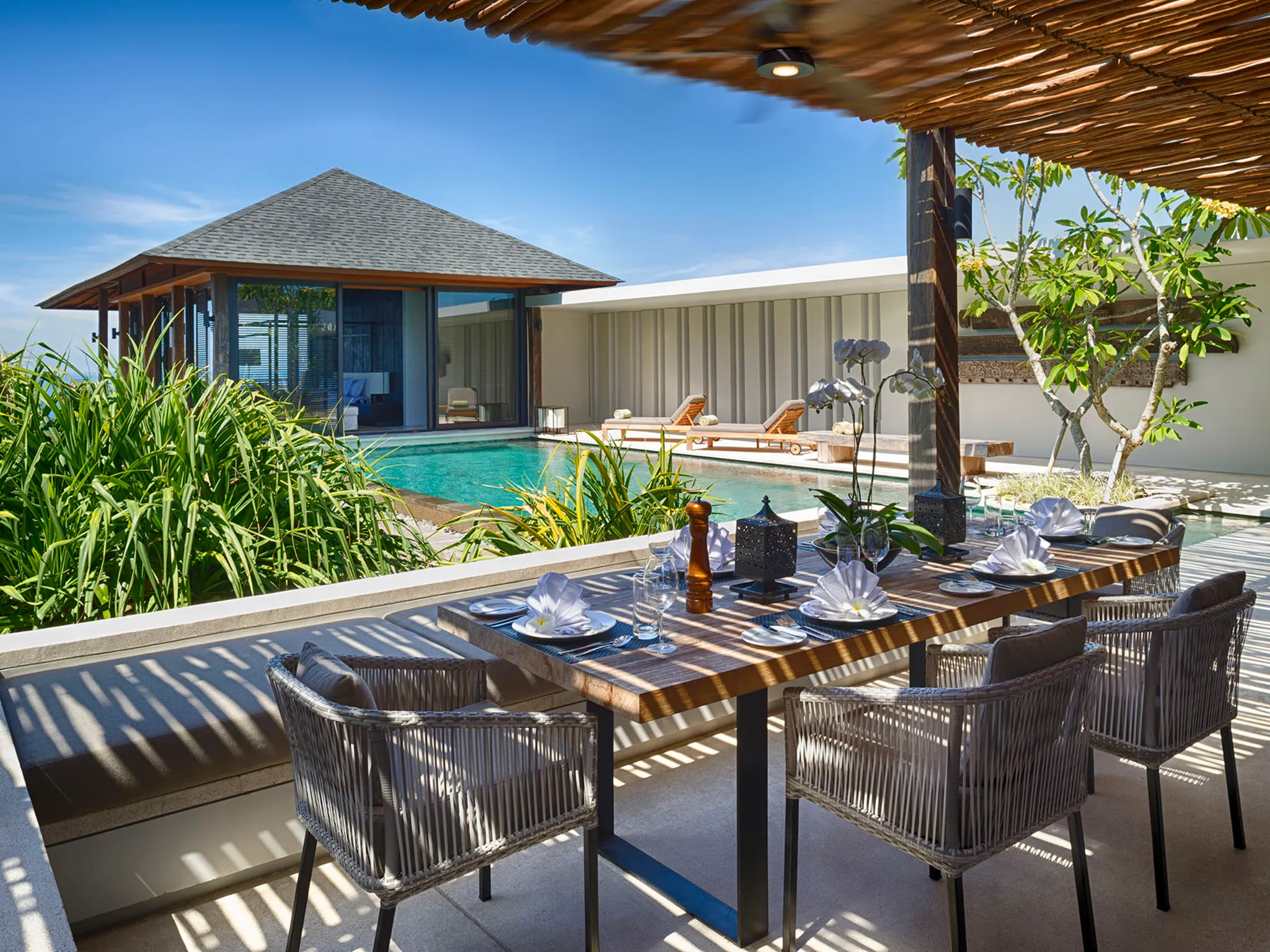 Villa Hamsa - Outdoor dining with a view
