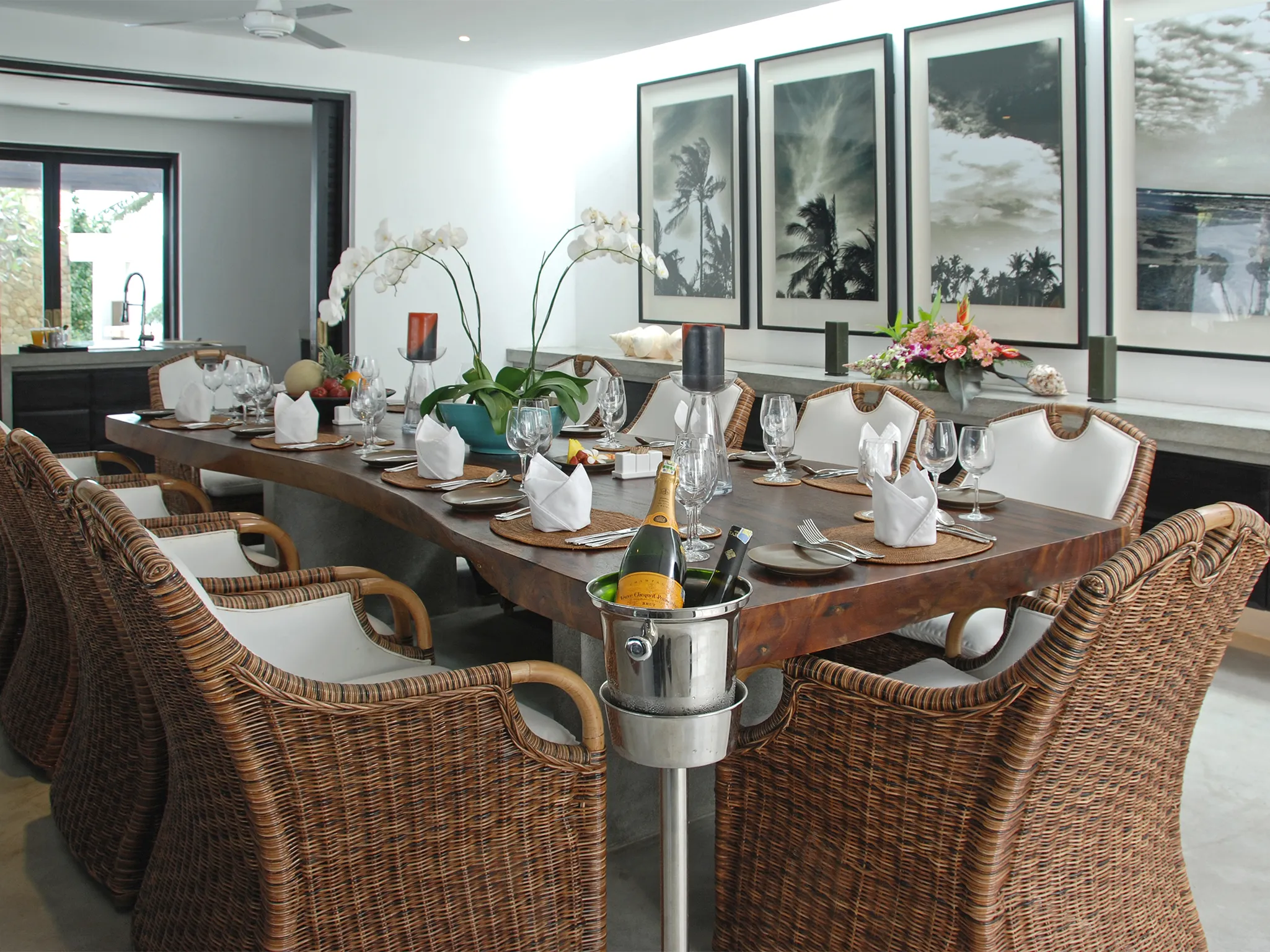 Villa Hana - Dining table setup