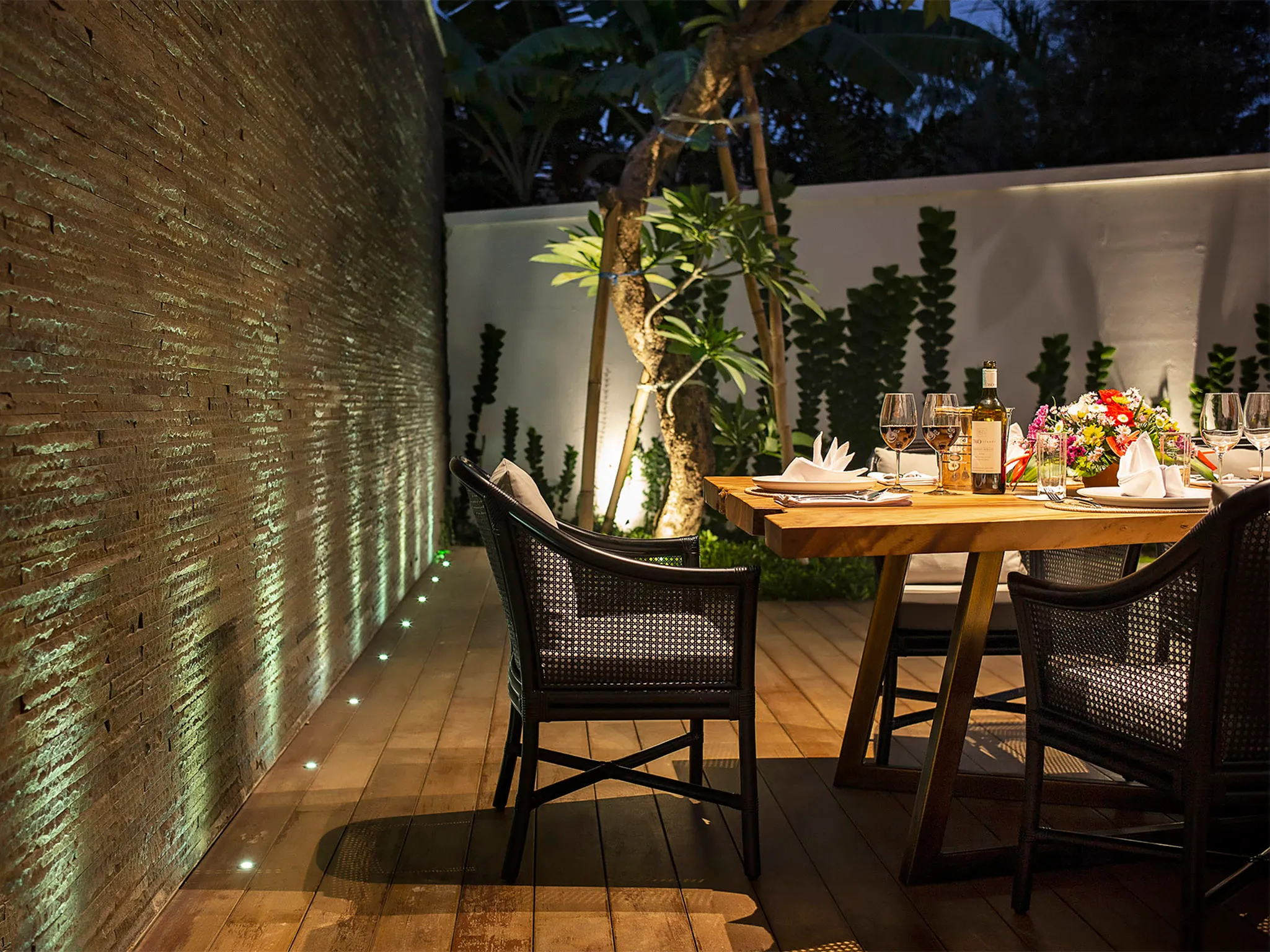Villa Indrani - Outdoor dining area