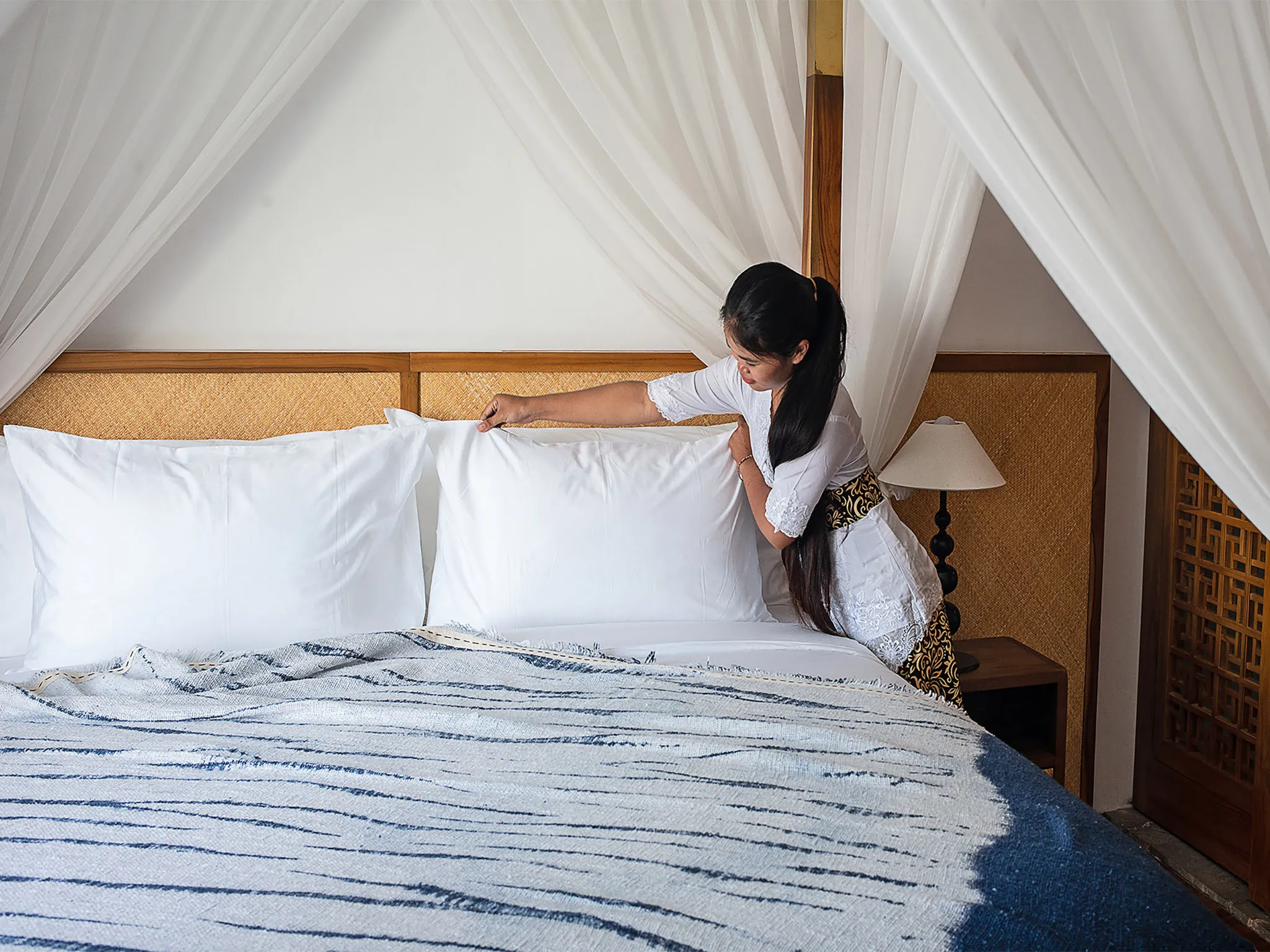 Villa Indrani - Preparing bedroom