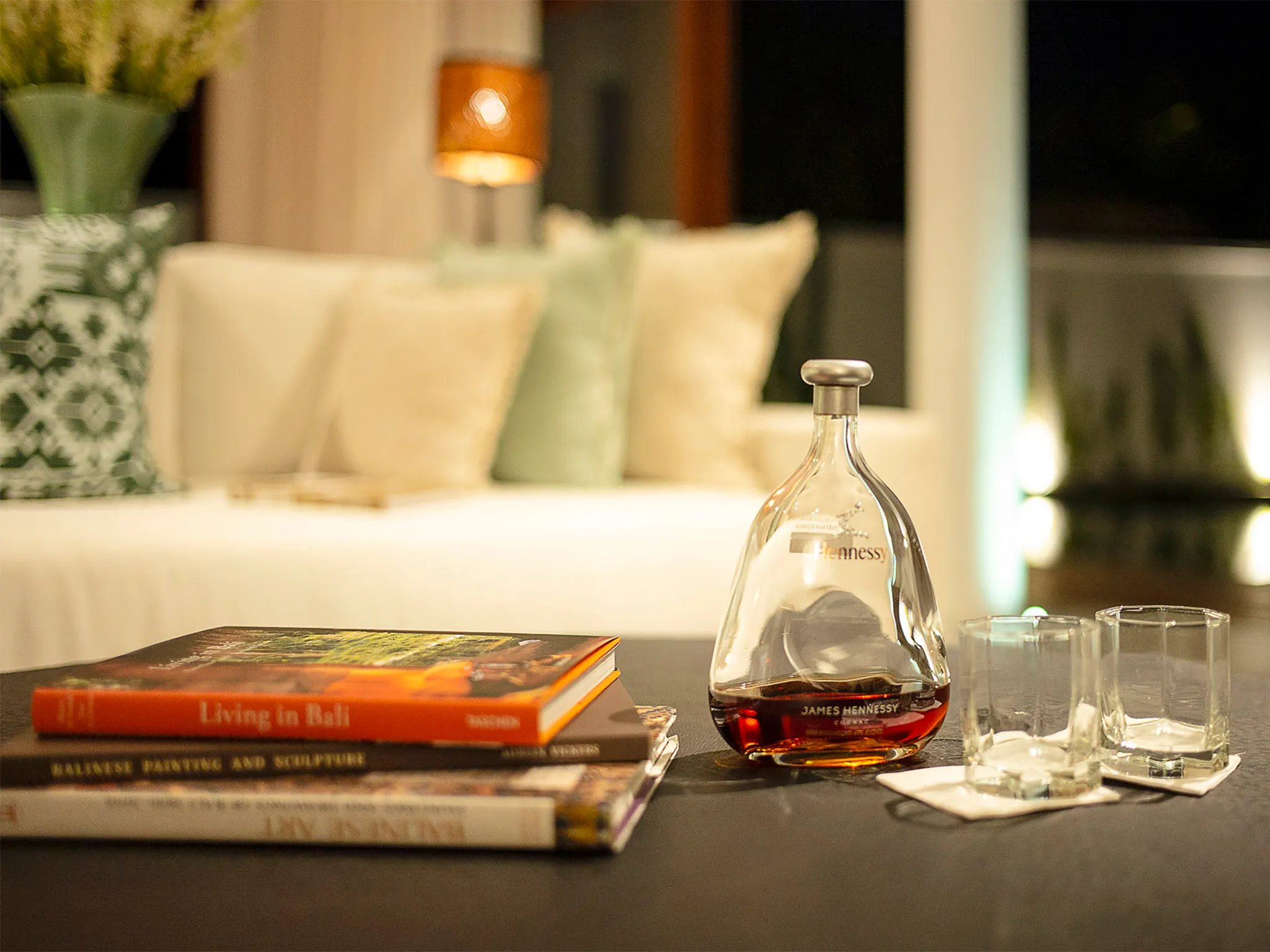 Villa Indrani - Book and liquor