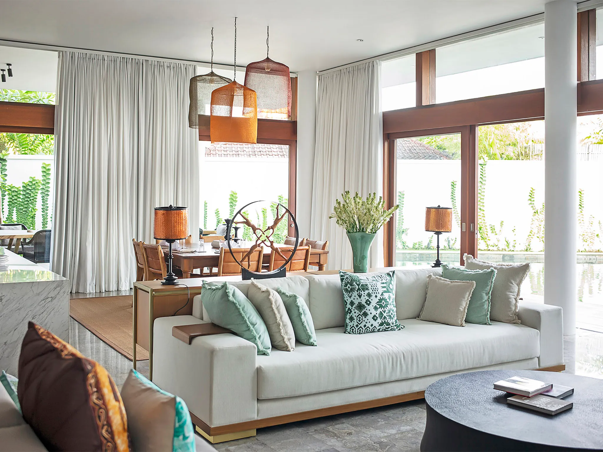 Villa Indrani - Modern living area