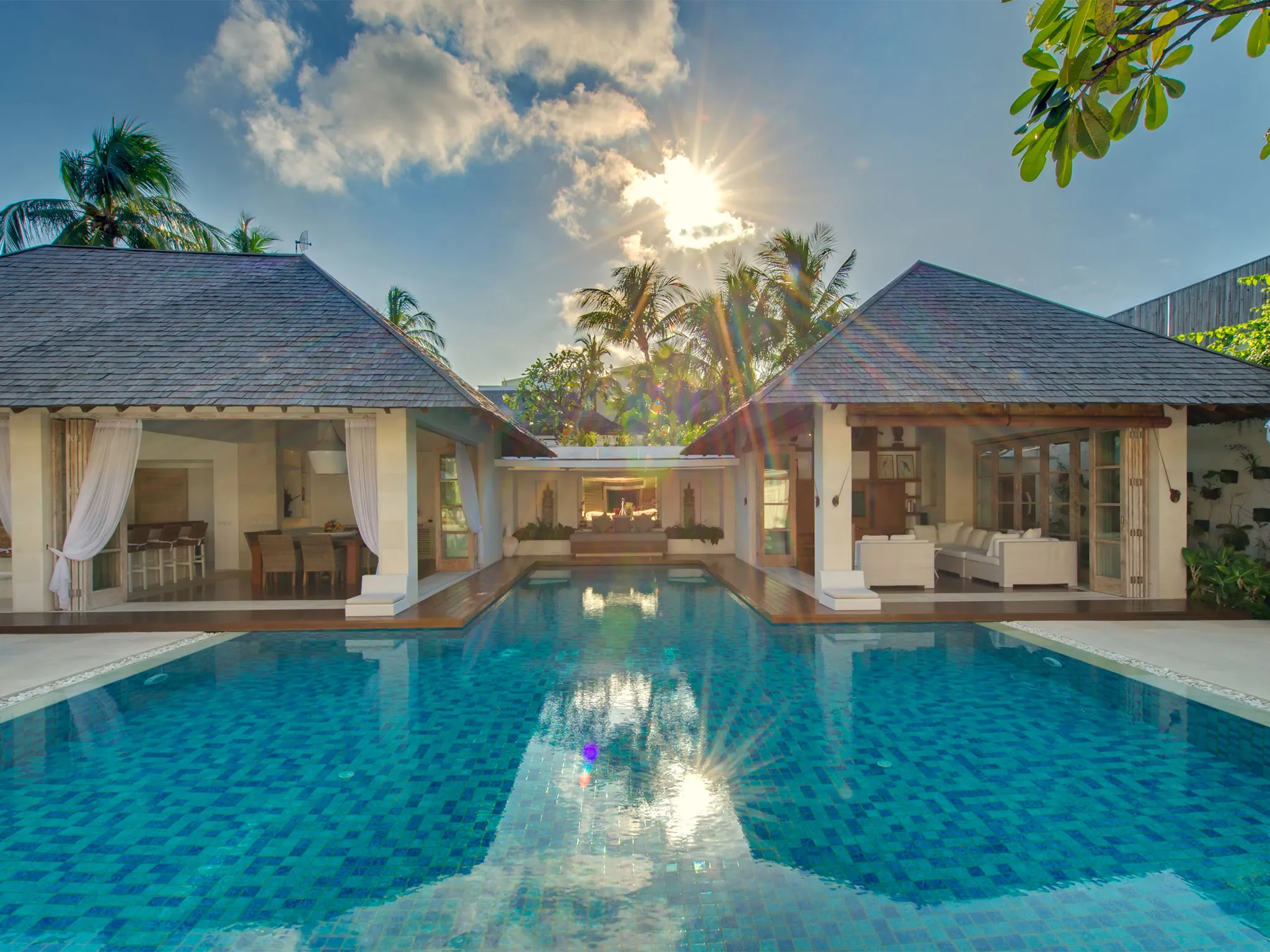 Jajaliluna - Media and dining pavilions