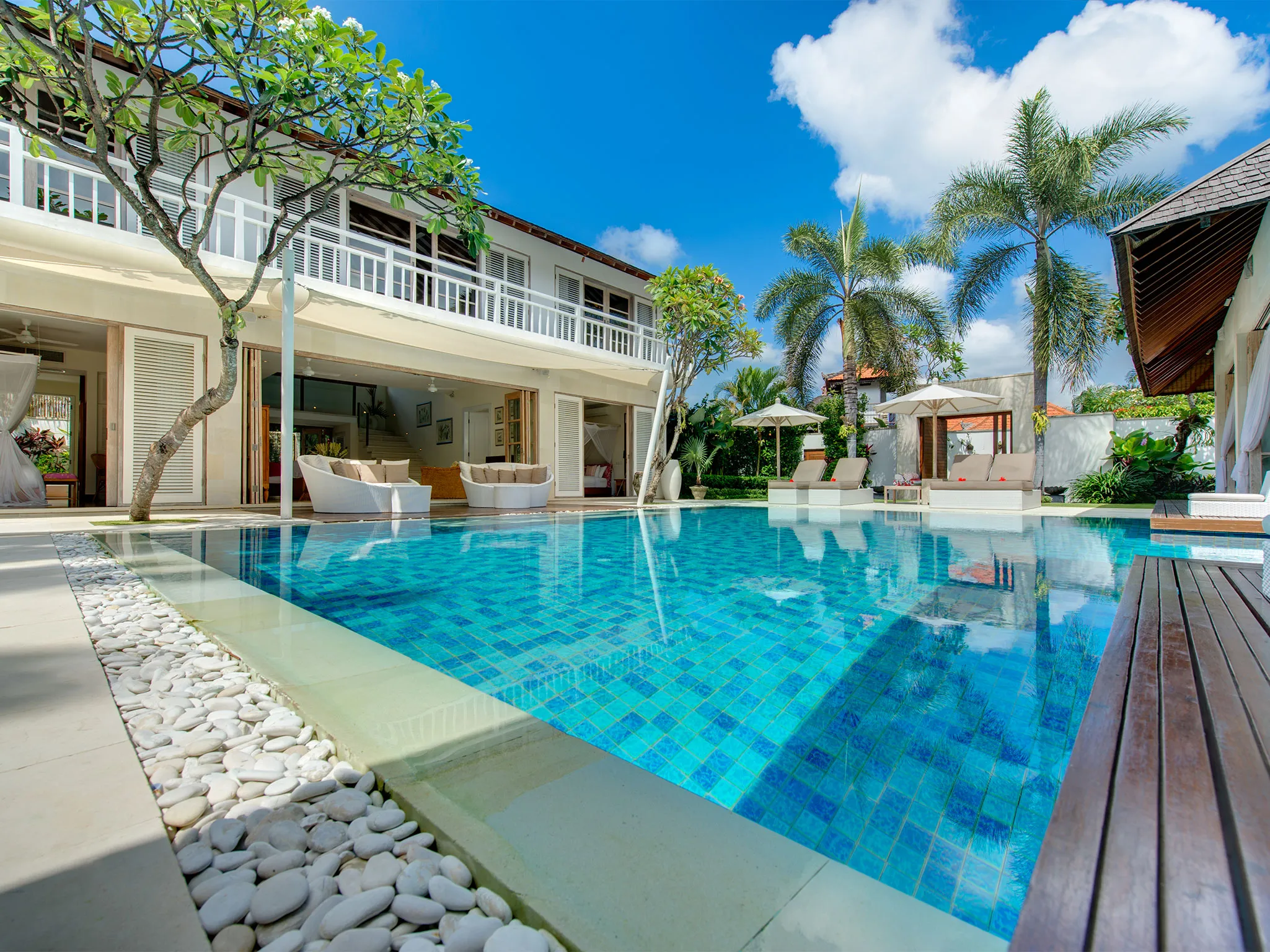 Jajaliluna - View of villa from living pavilion