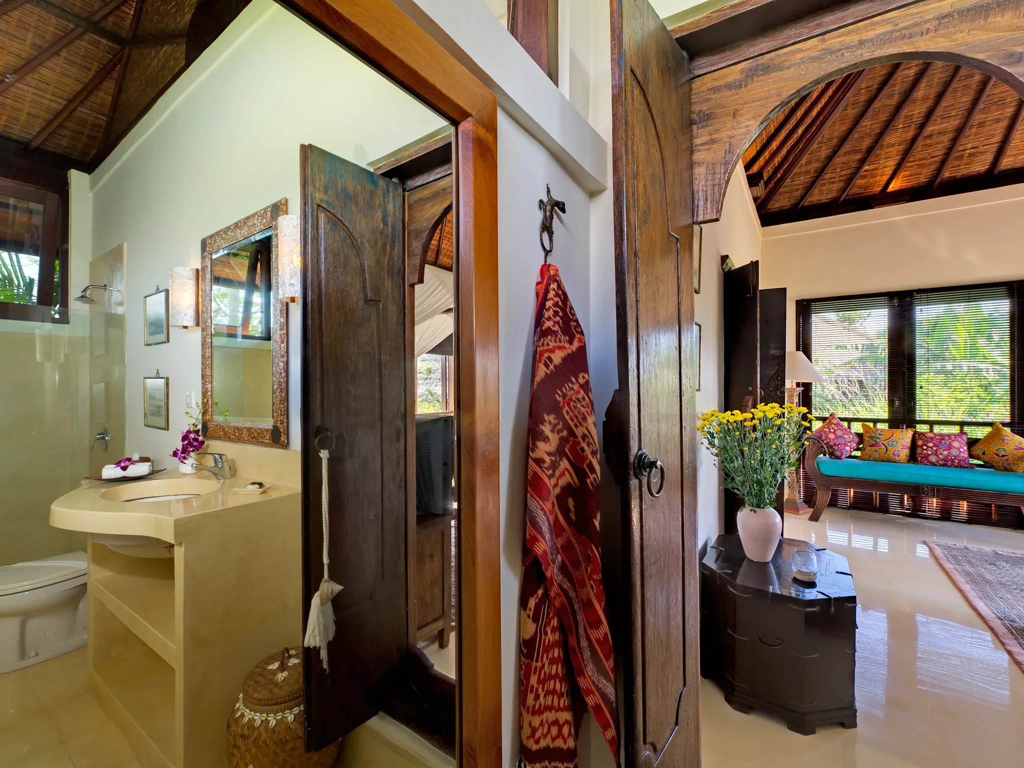 11. Villa Kakatua - Upstairs bathroom